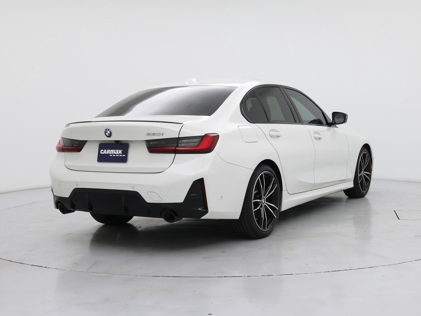 2023 BMW 3 Series 330i - Photo 9