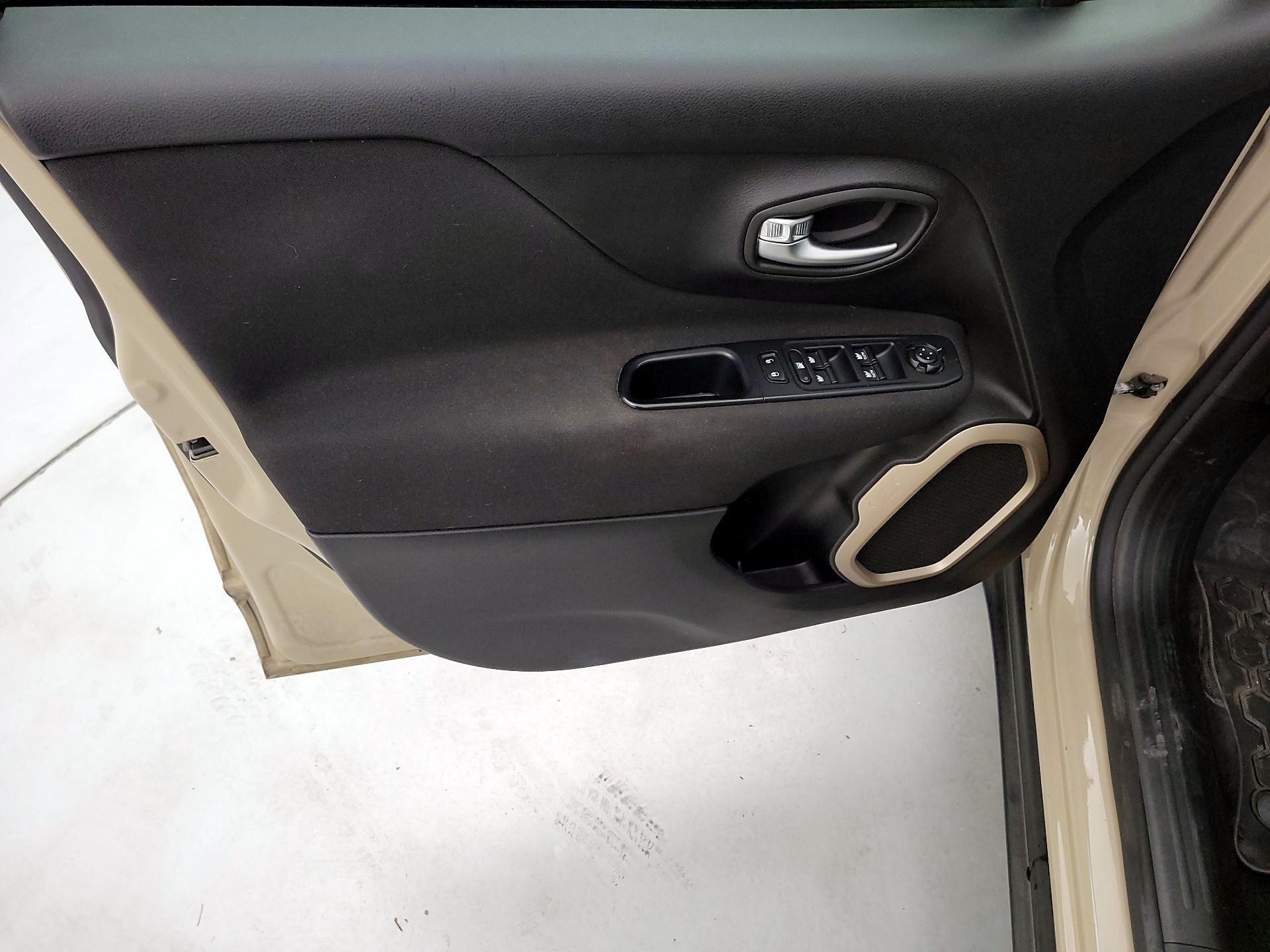 Thumbnail: 2015 Jeep Renegade - 12