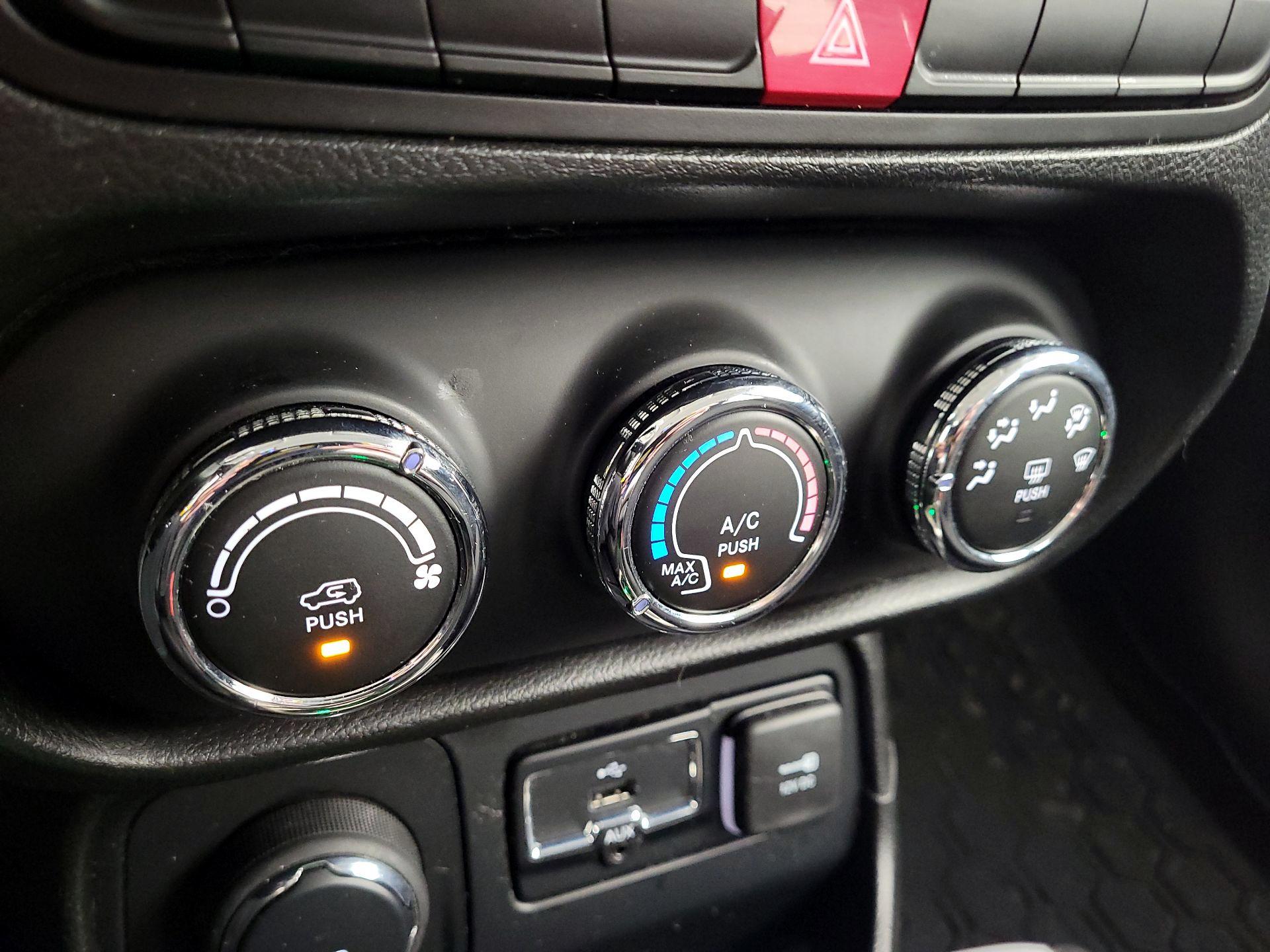 Thumbnail: 2015 Jeep Renegade - 16