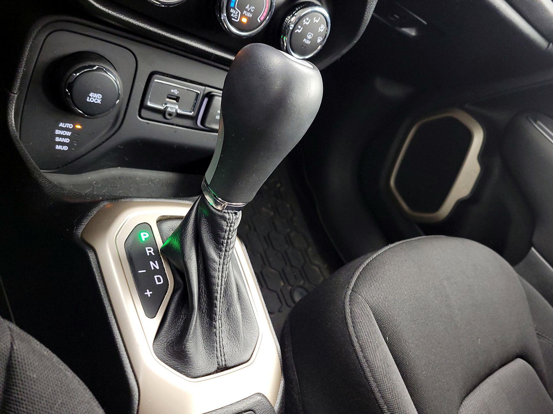 Thumbnail: 2015 Jeep Renegade - 17