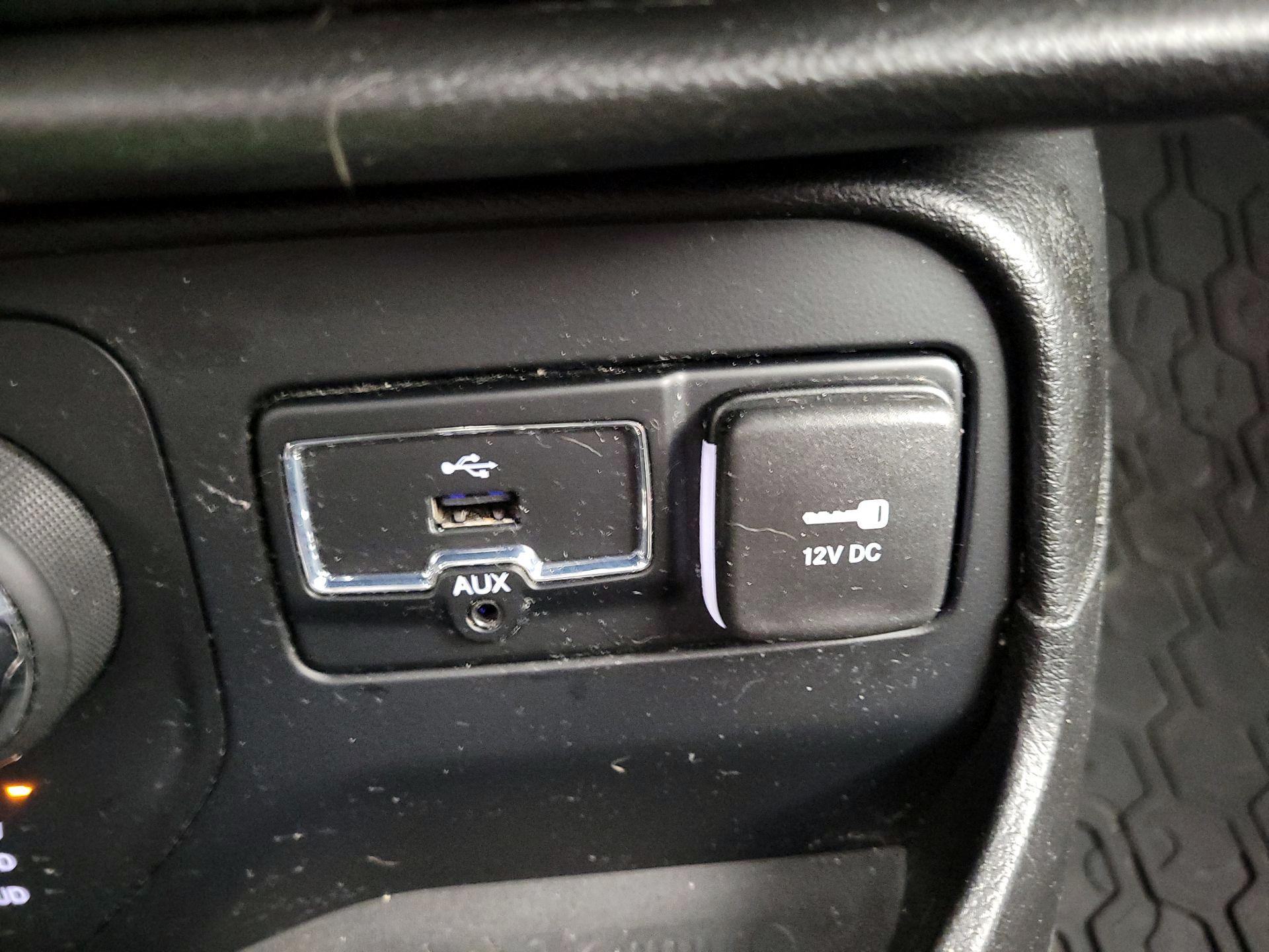 Thumbnail: 2015 Jeep Renegade - 18