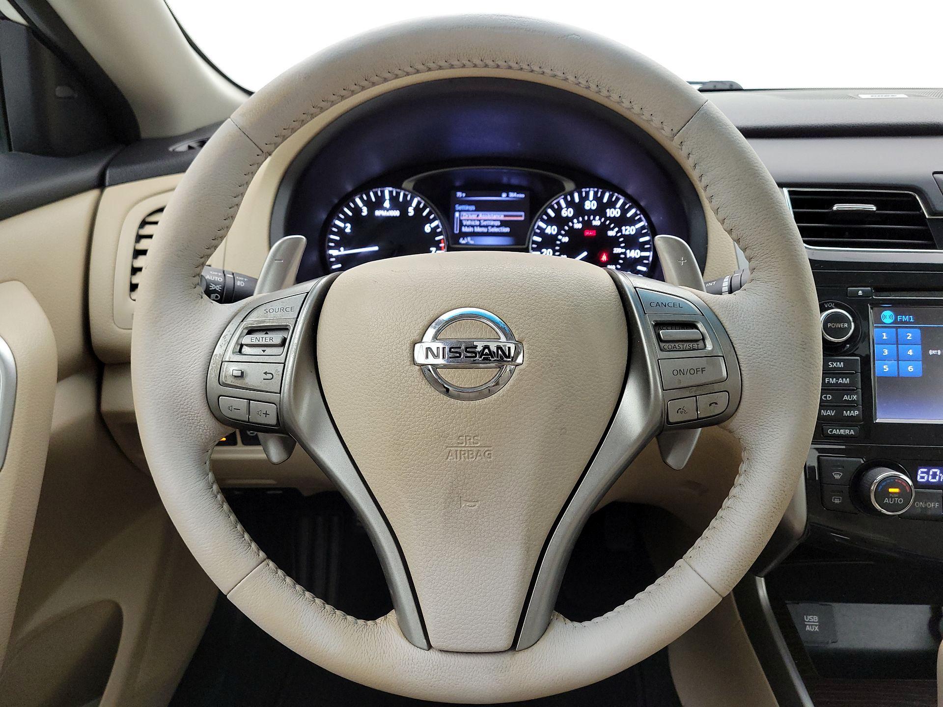 Thumbnail: 2015 Nissan Altima - 10