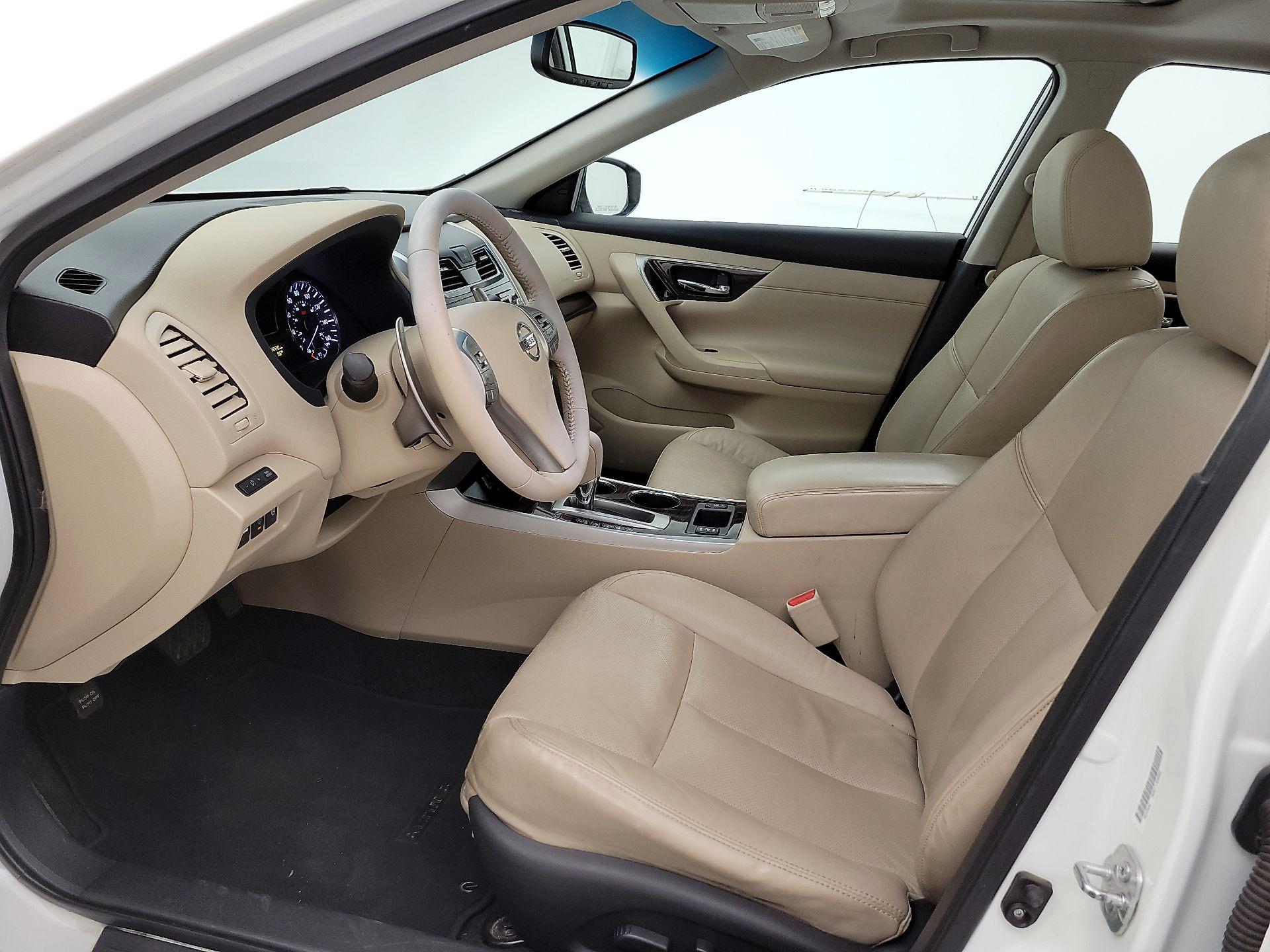Thumbnail: 2015 Nissan Altima - 11