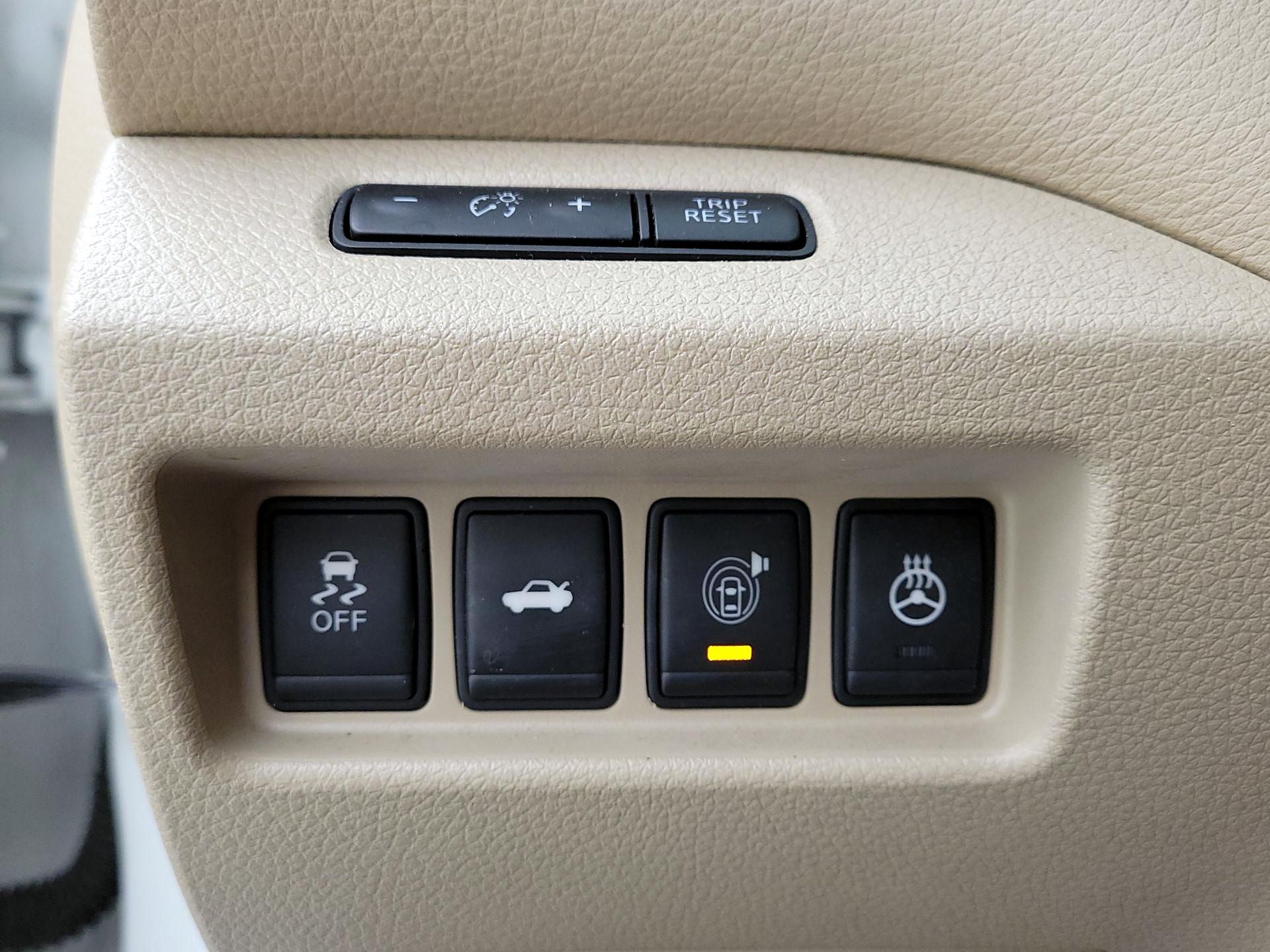 Thumbnail: 2015 Nissan Altima - 13