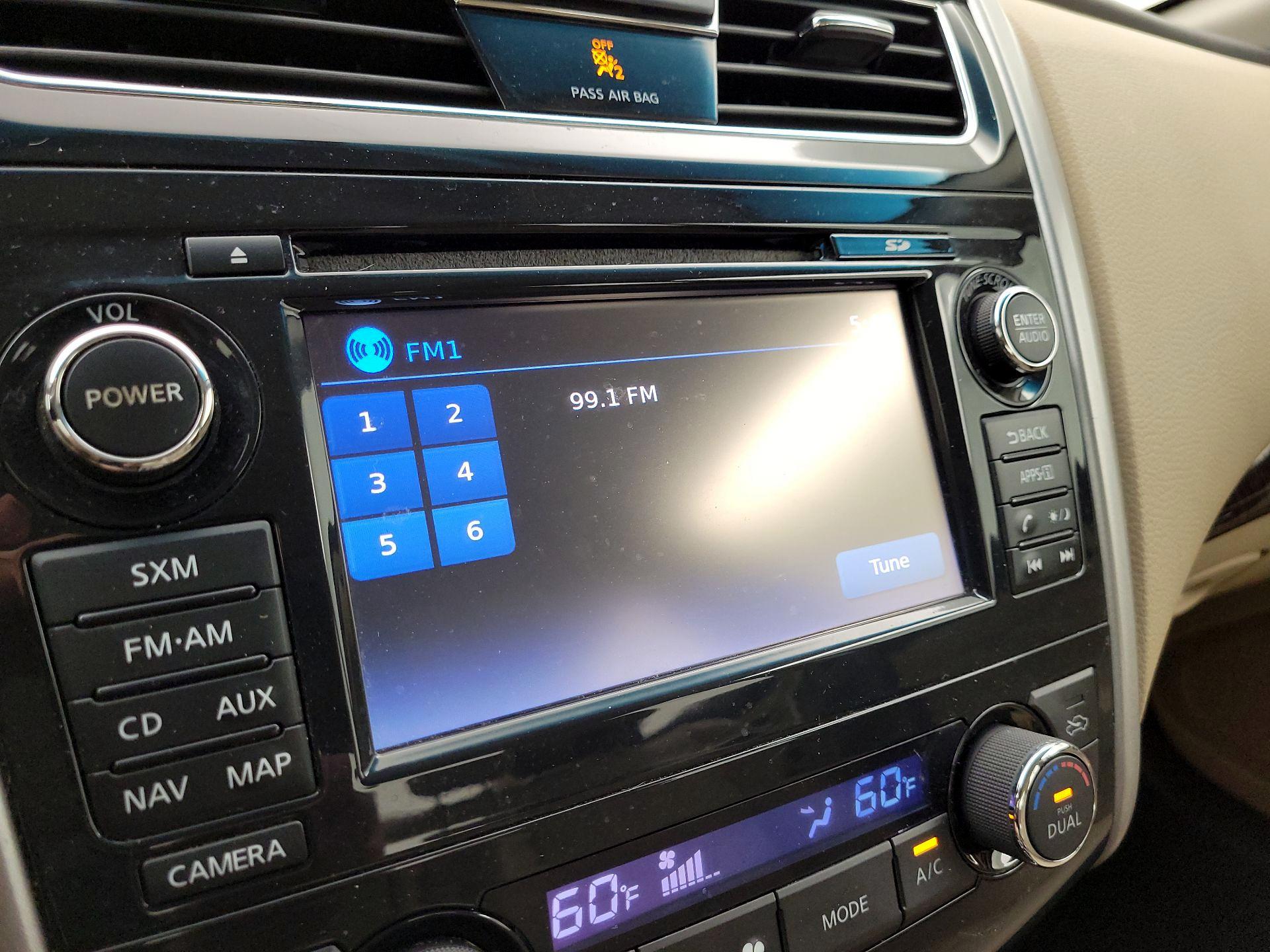 Thumbnail: 2015 Nissan Altima - 15