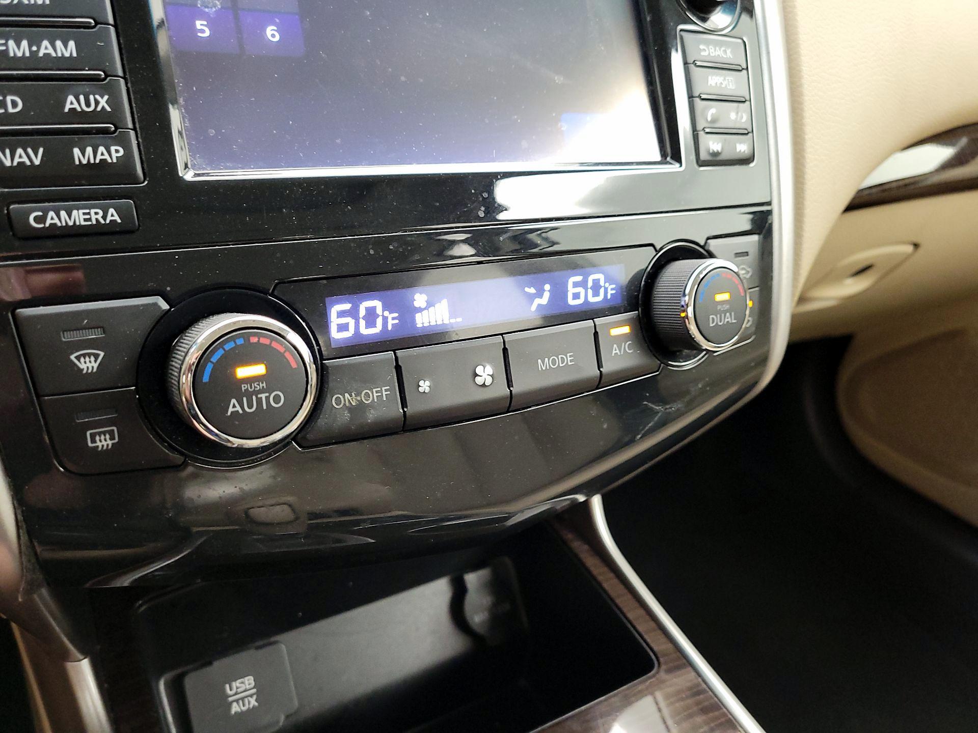 Thumbnail: 2015 Nissan Altima - 16