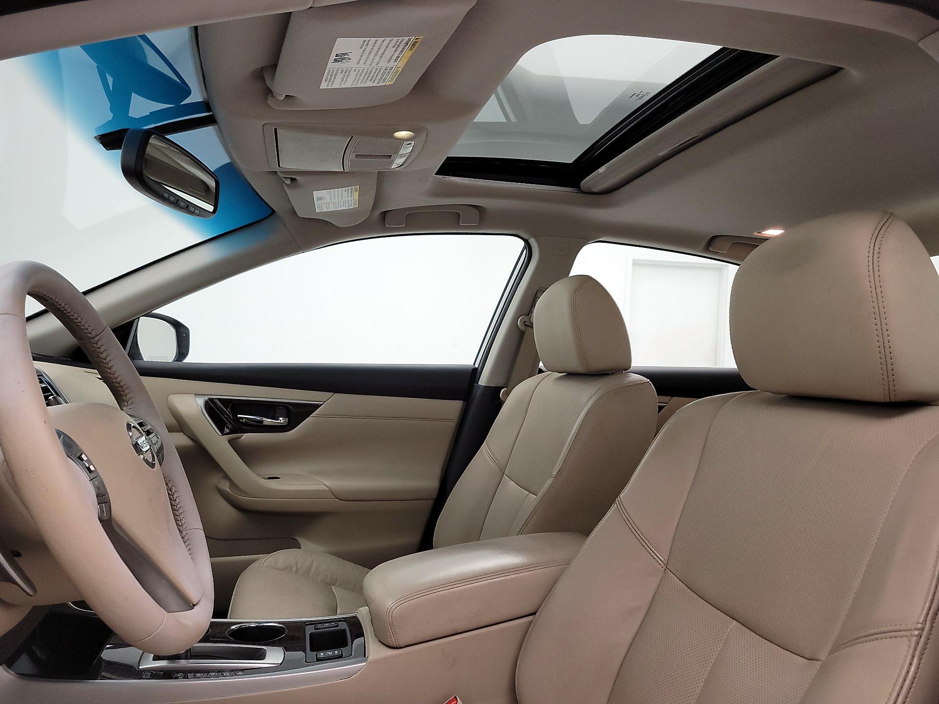 Thumbnail: 2015 Nissan Altima - 19