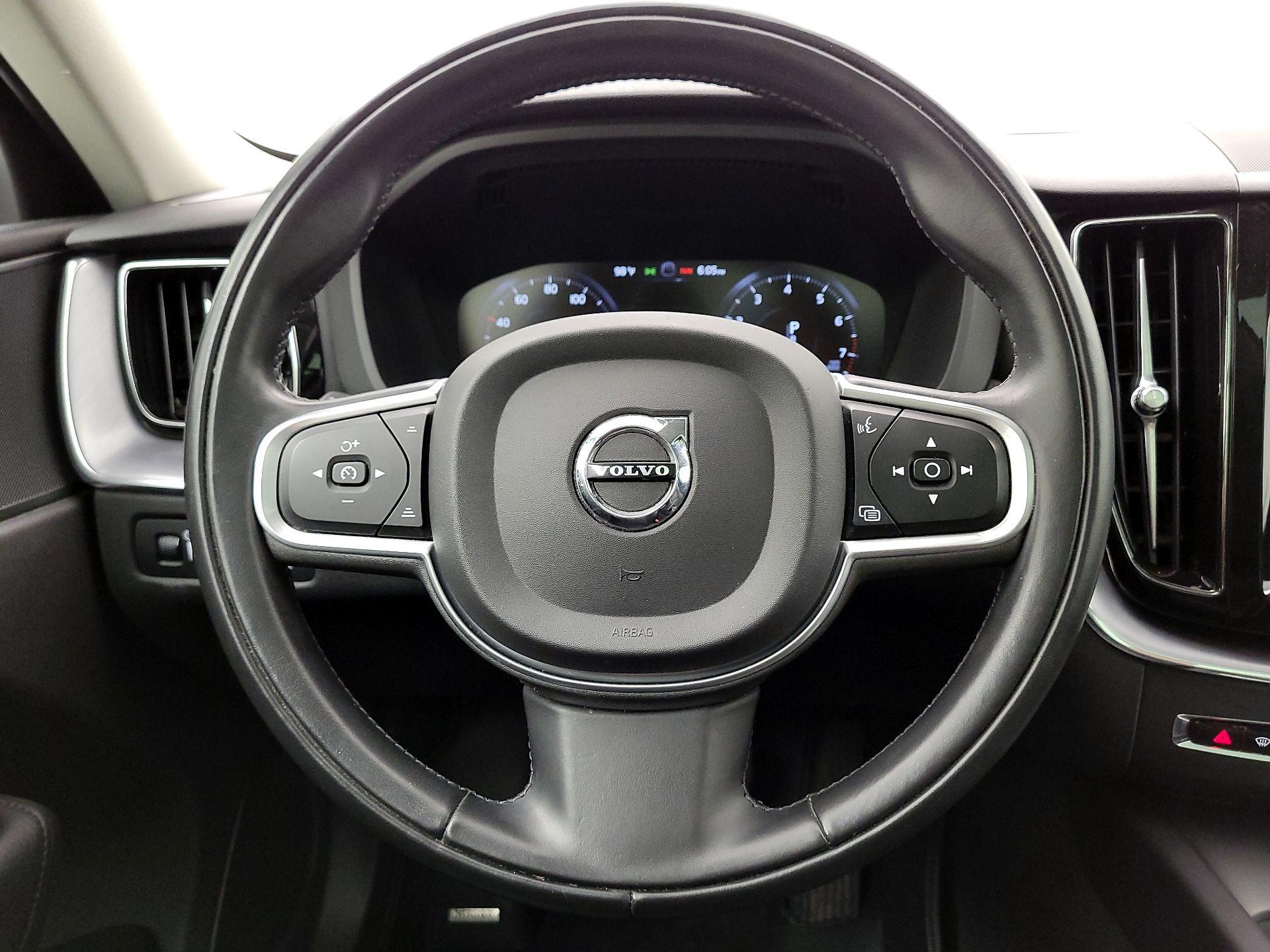 Thumbnail: 2020 Volvo XC60 - 10
