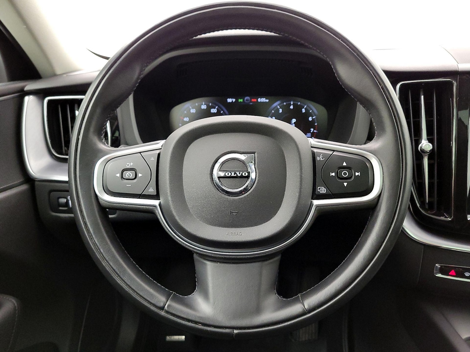 2020 Volvo XC60 Momentum - Photo 11