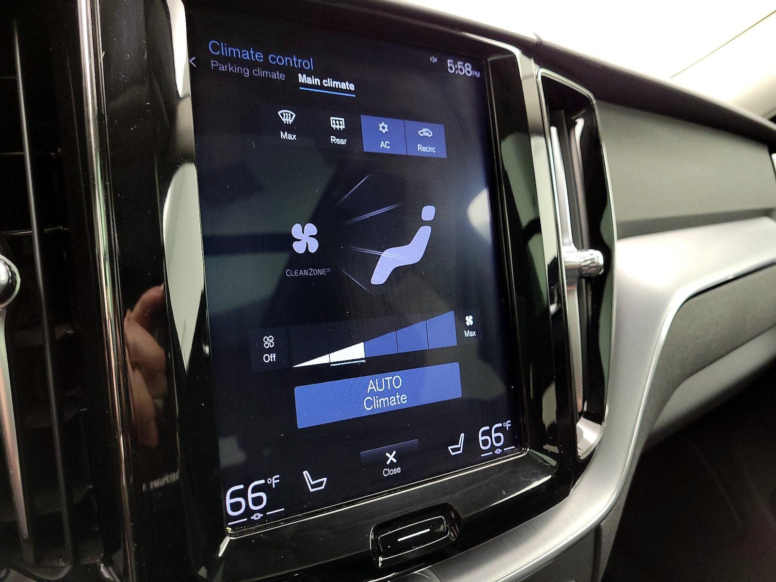 2020 Volvo XC60 Momentum - Photo 17