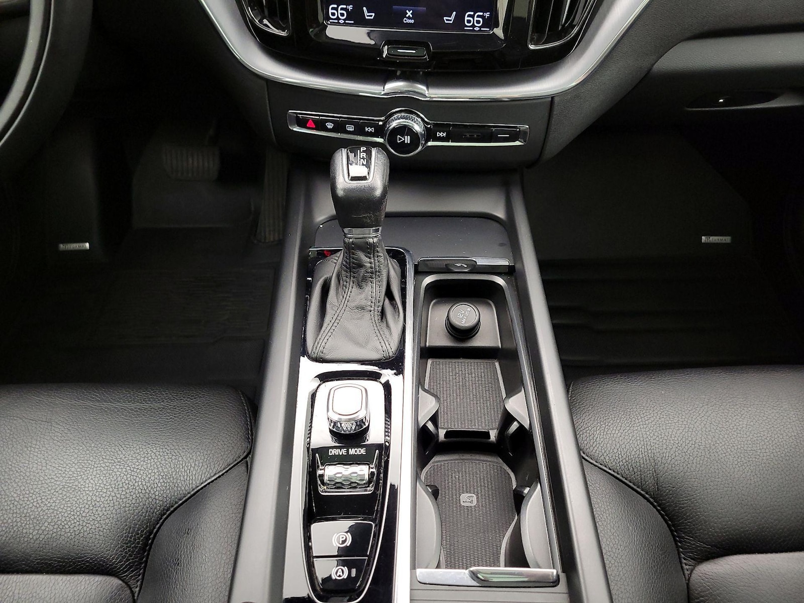 2020 Volvo XC60 Momentum - Photo 18