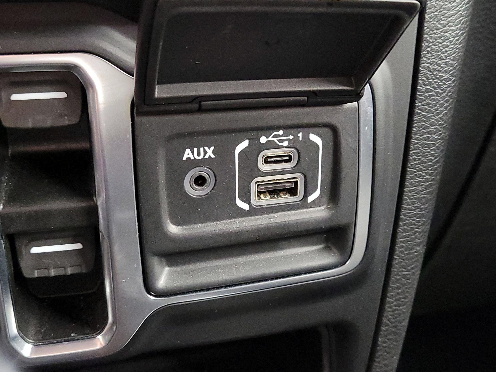 Thumbnail: 2021 Jeep Gladiator - 18