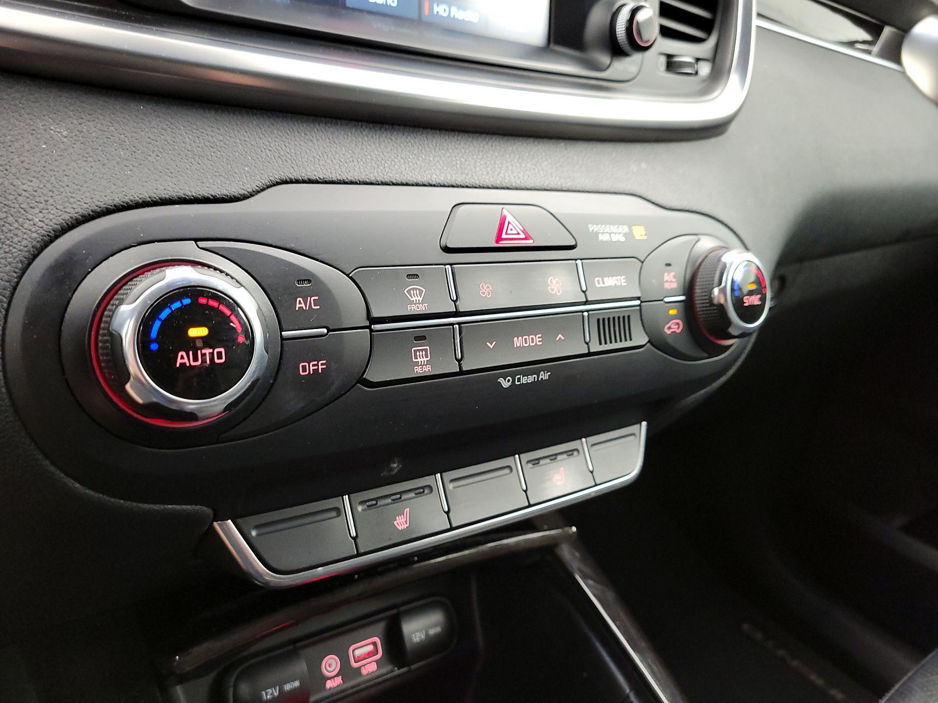 Thumbnail: 2017 Kia Sorento - 16