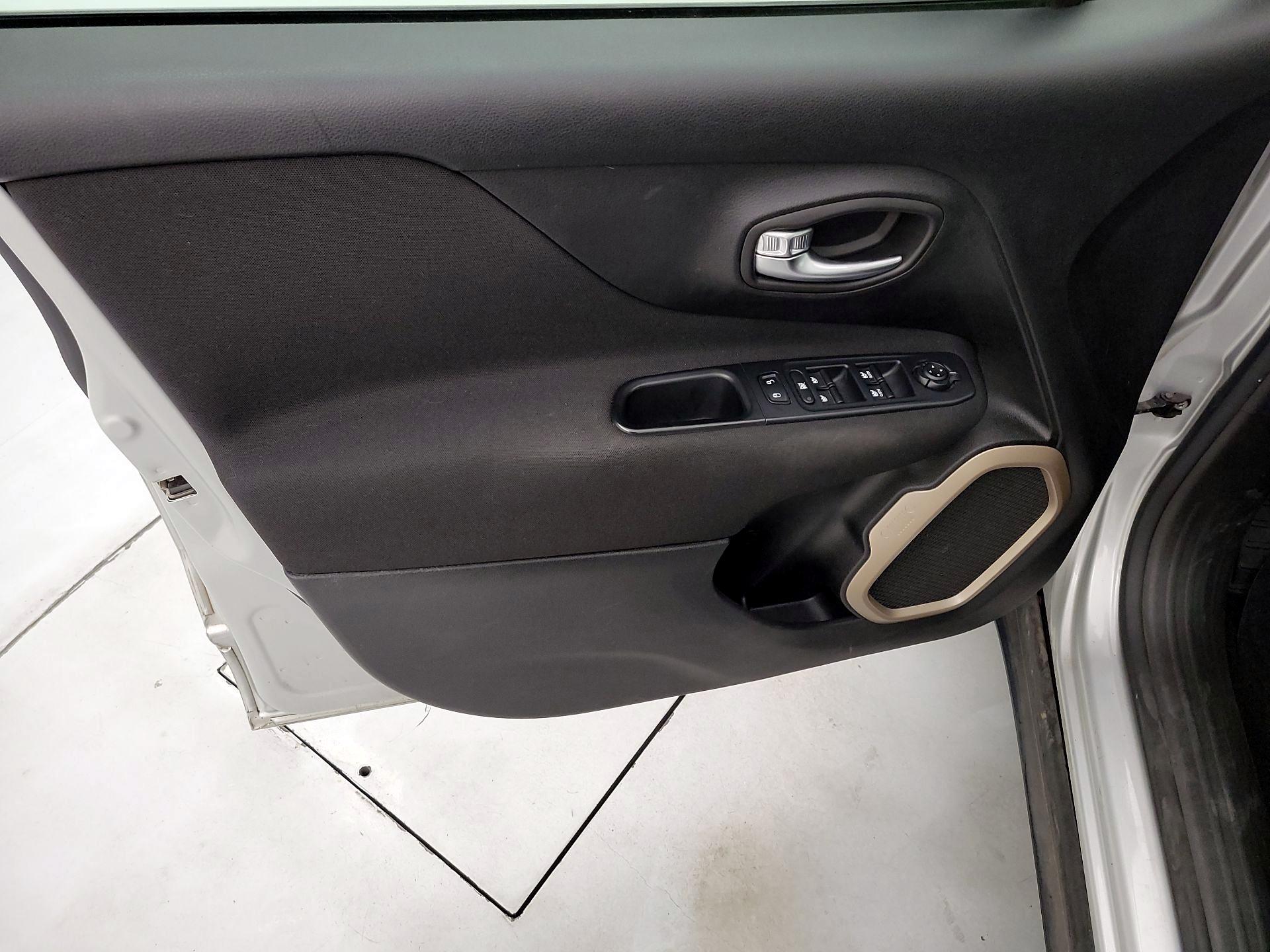 Thumbnail: 2015 Jeep Renegade - 12