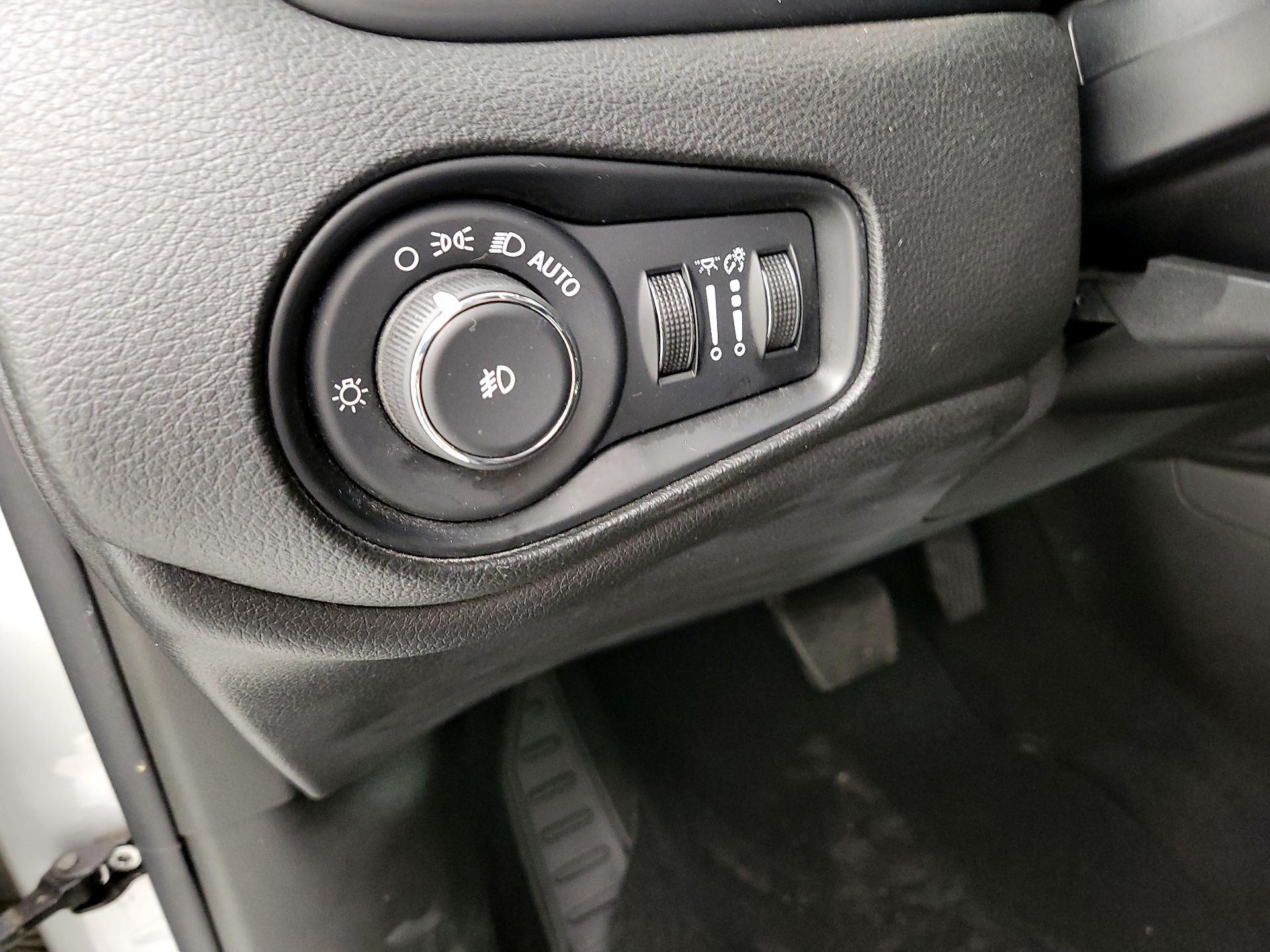 Thumbnail: 2015 Jeep Renegade - 13