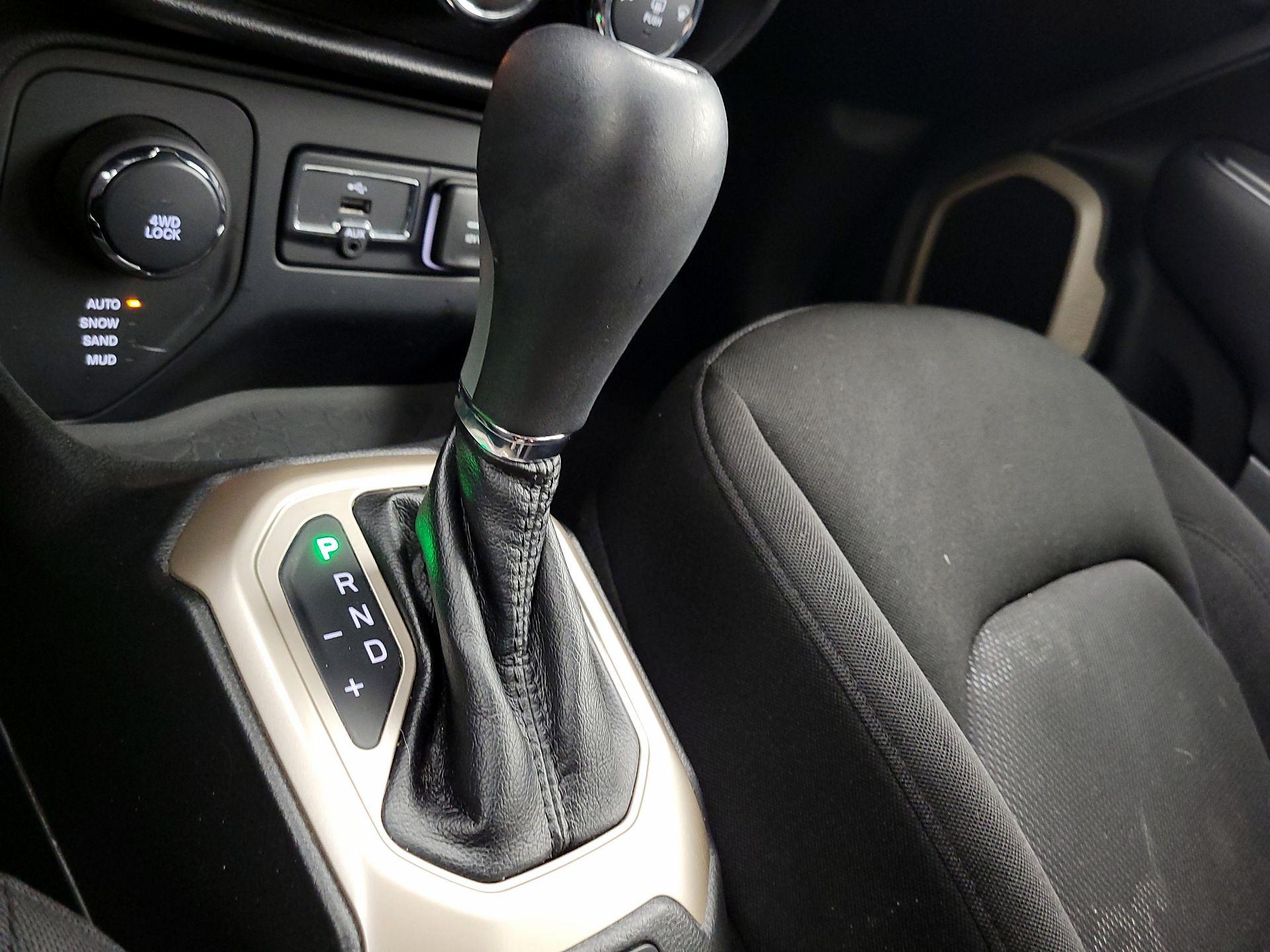 Thumbnail: 2015 Jeep Renegade - 18