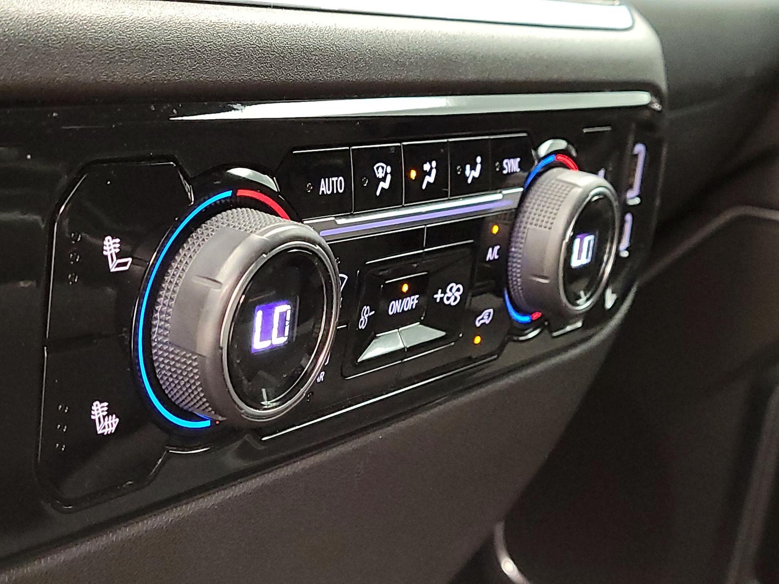 2022 Chevrolet Silverado 1500 LT - Photo 17