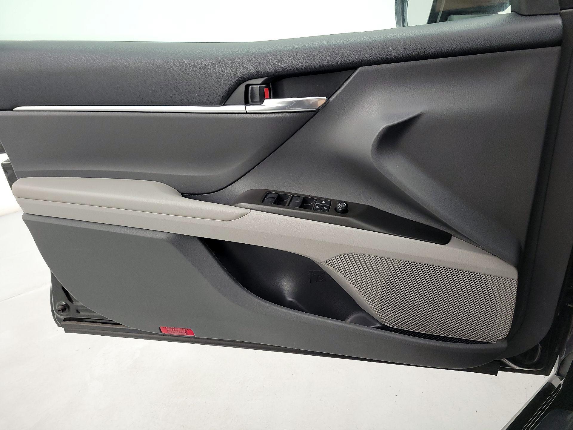 Thumbnail: 2022 Toyota Camry - 12