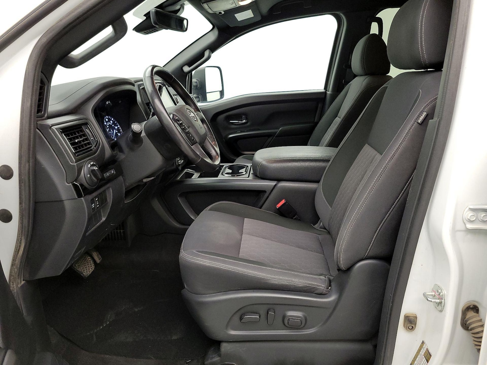 2023 Nissan Titan SV - Photo 12
