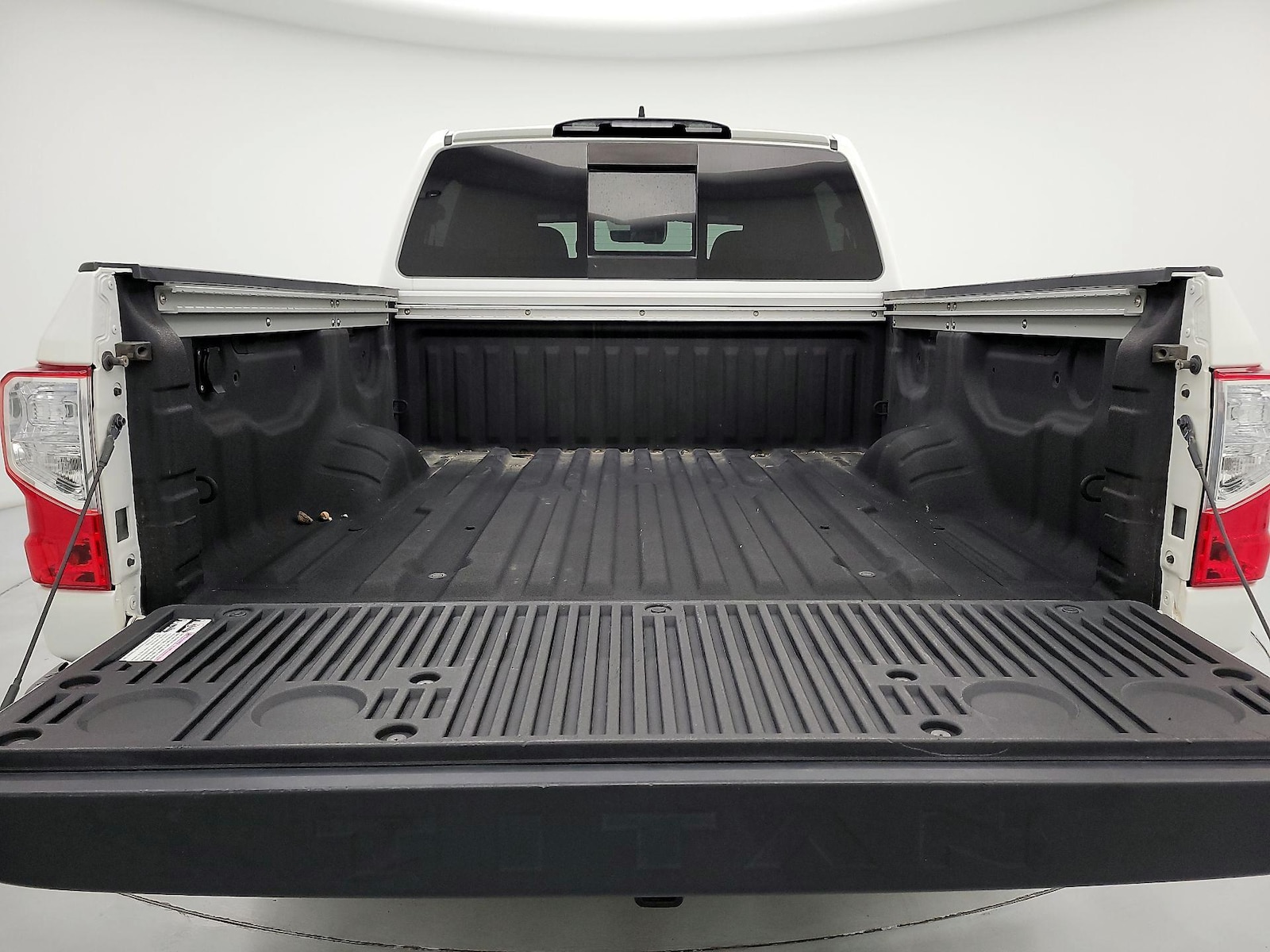 2023 Nissan Titan SV - Photo 21