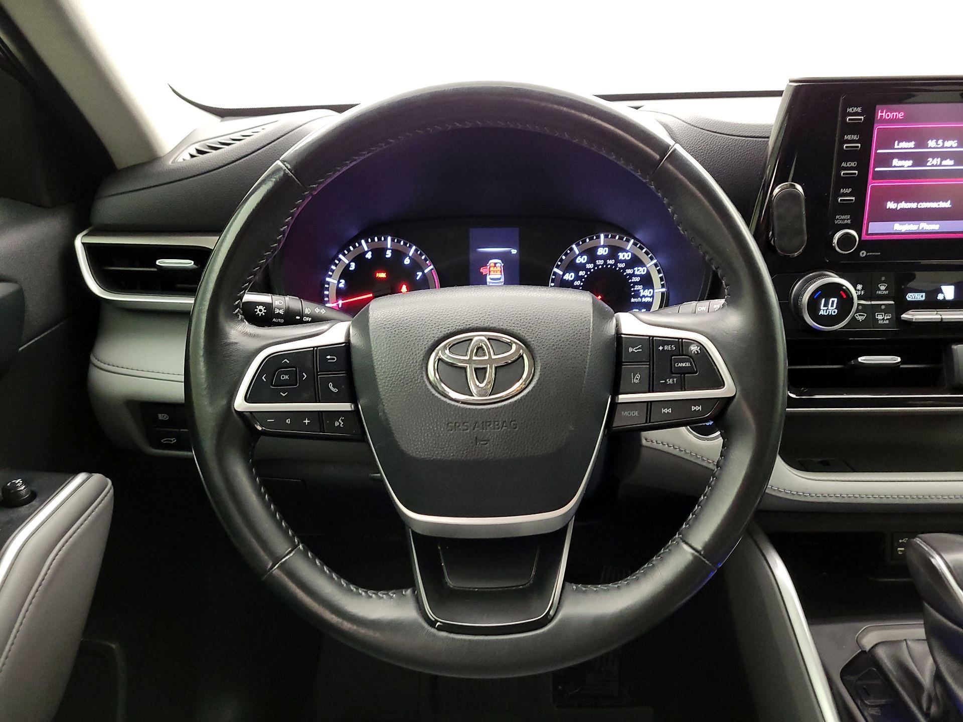 Thumbnail: 2022 Toyota Highlander - 10