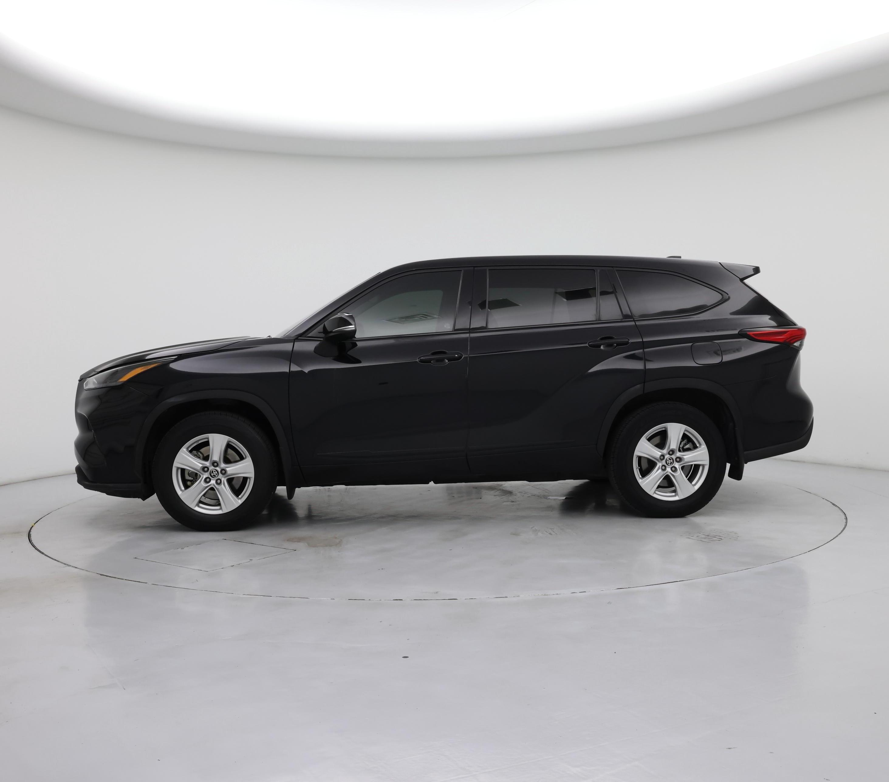 Thumbnail: 2022 Toyota Highlander - 3