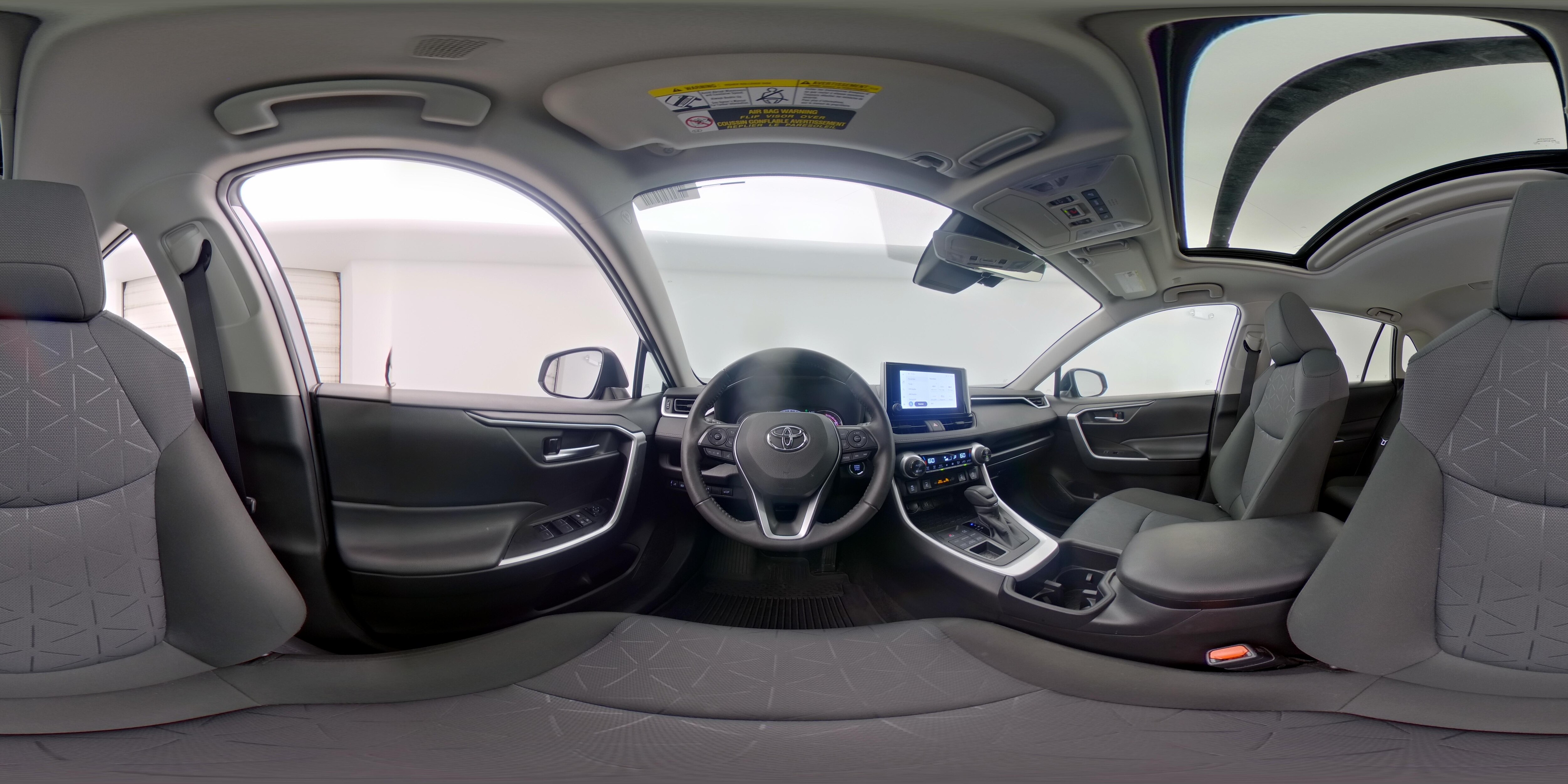 2025 Toyota RAV4 XLE - Photo 28