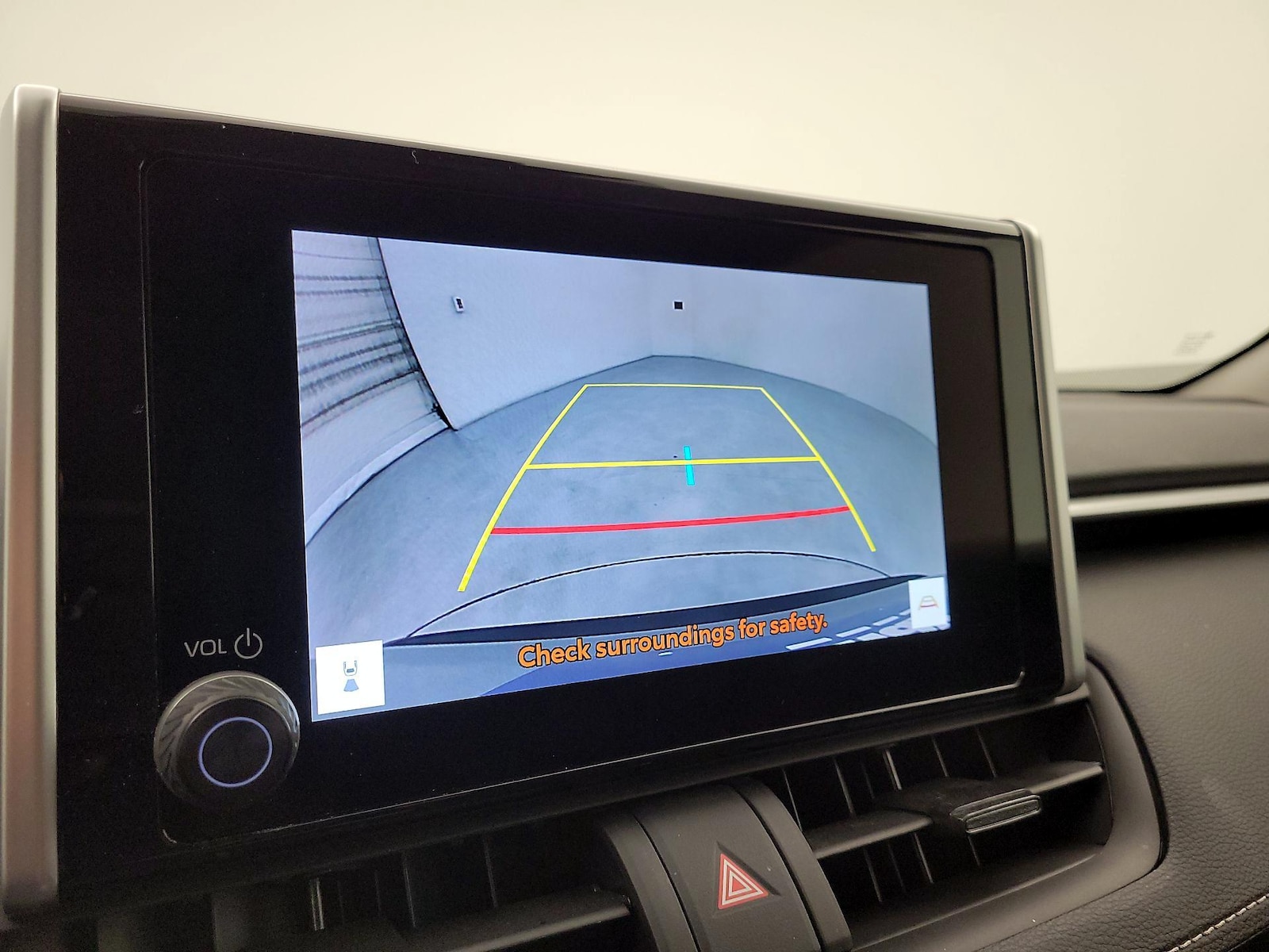 2025 Toyota RAV4 XLE - Photo 15