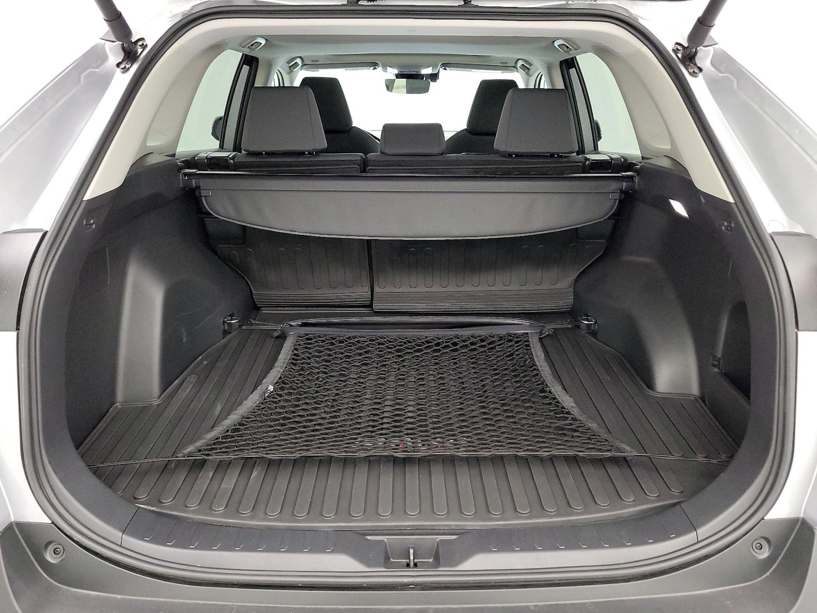 2025 Toyota RAV4 XLE - Photo 22