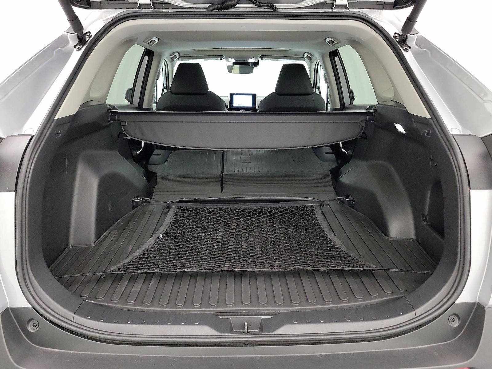 2025 Toyota RAV4 XLE - Photo 23