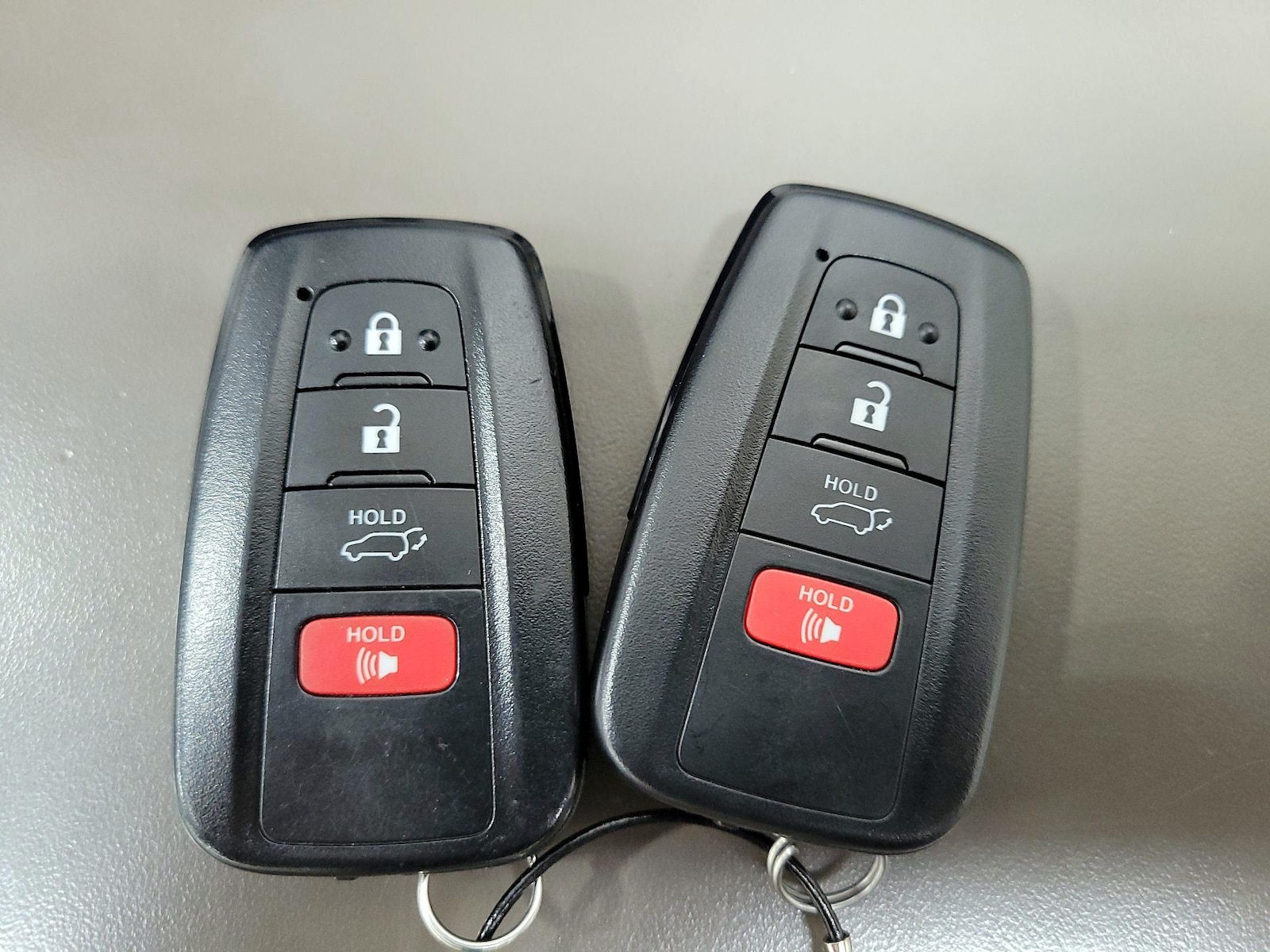 2025 Toyota RAV4 XLE - Photo 25