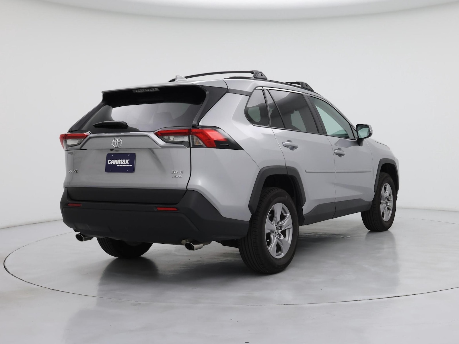2025 Toyota RAV4 XLE - Photo 9