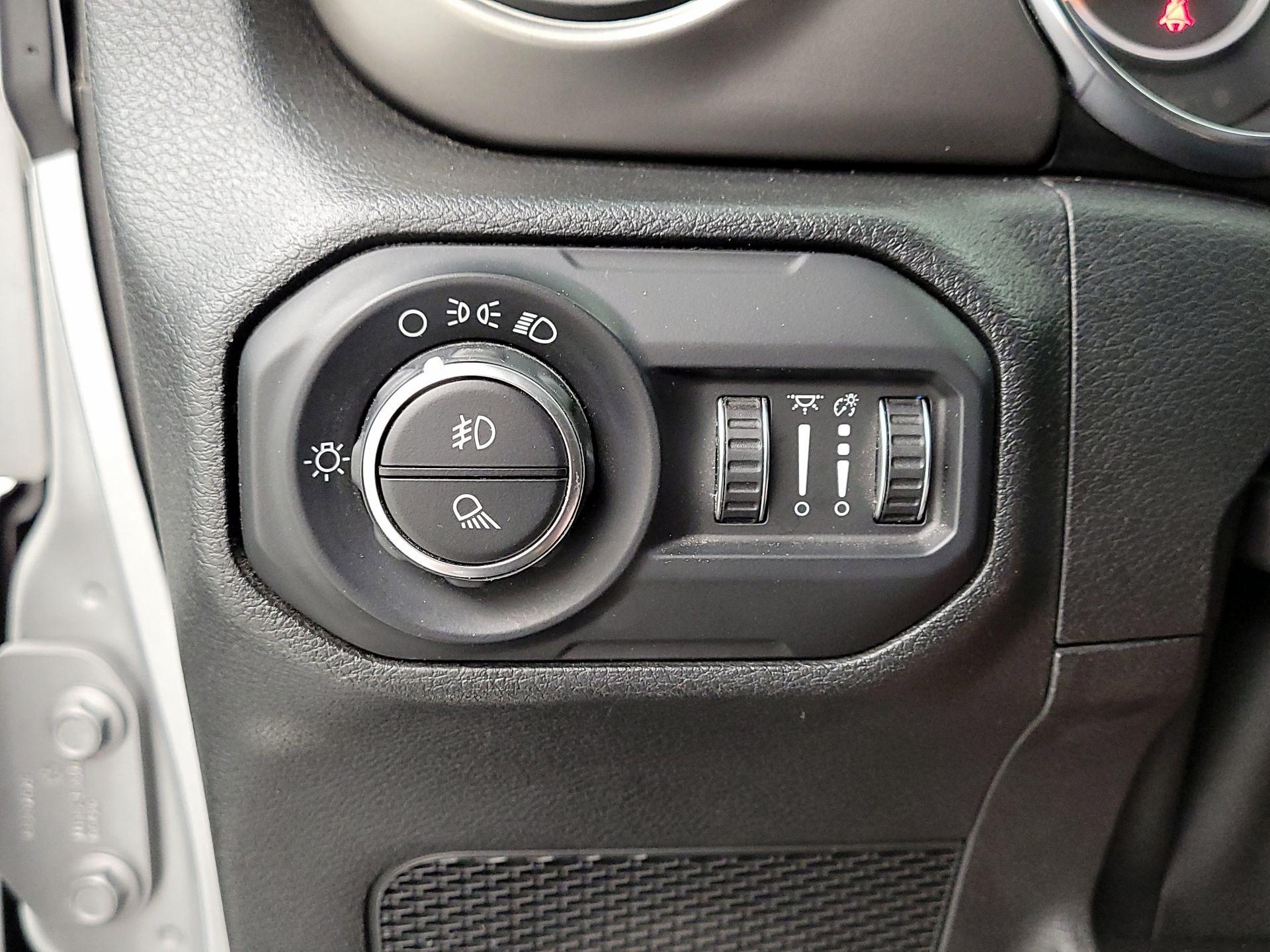 Thumbnail: 2021 Jeep Gladiator - 13