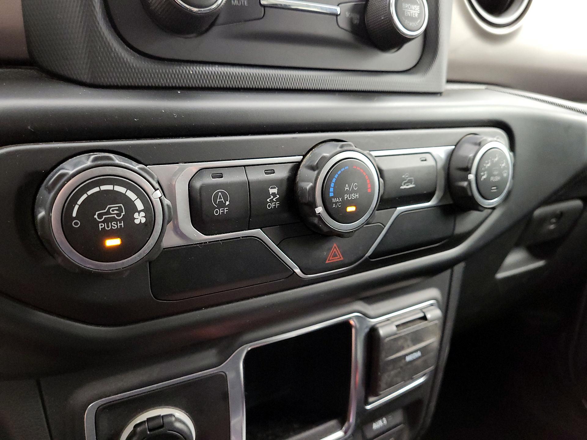 Thumbnail: 2021 Jeep Gladiator - 16