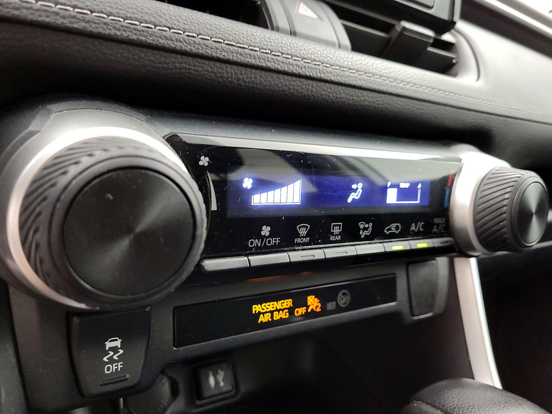 Thumbnail: 2019 Toyota RAV4 - 16