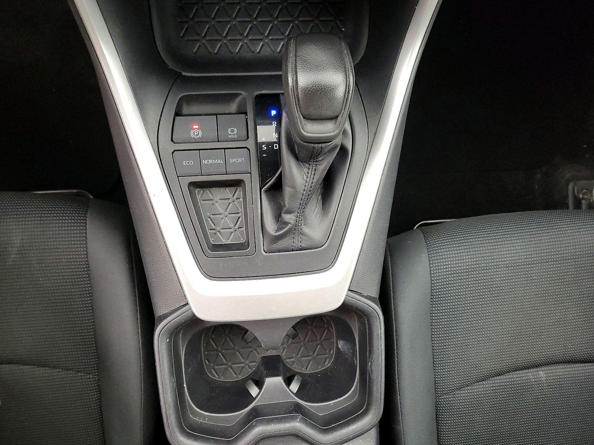 Thumbnail: 2019 Toyota RAV4 - 17