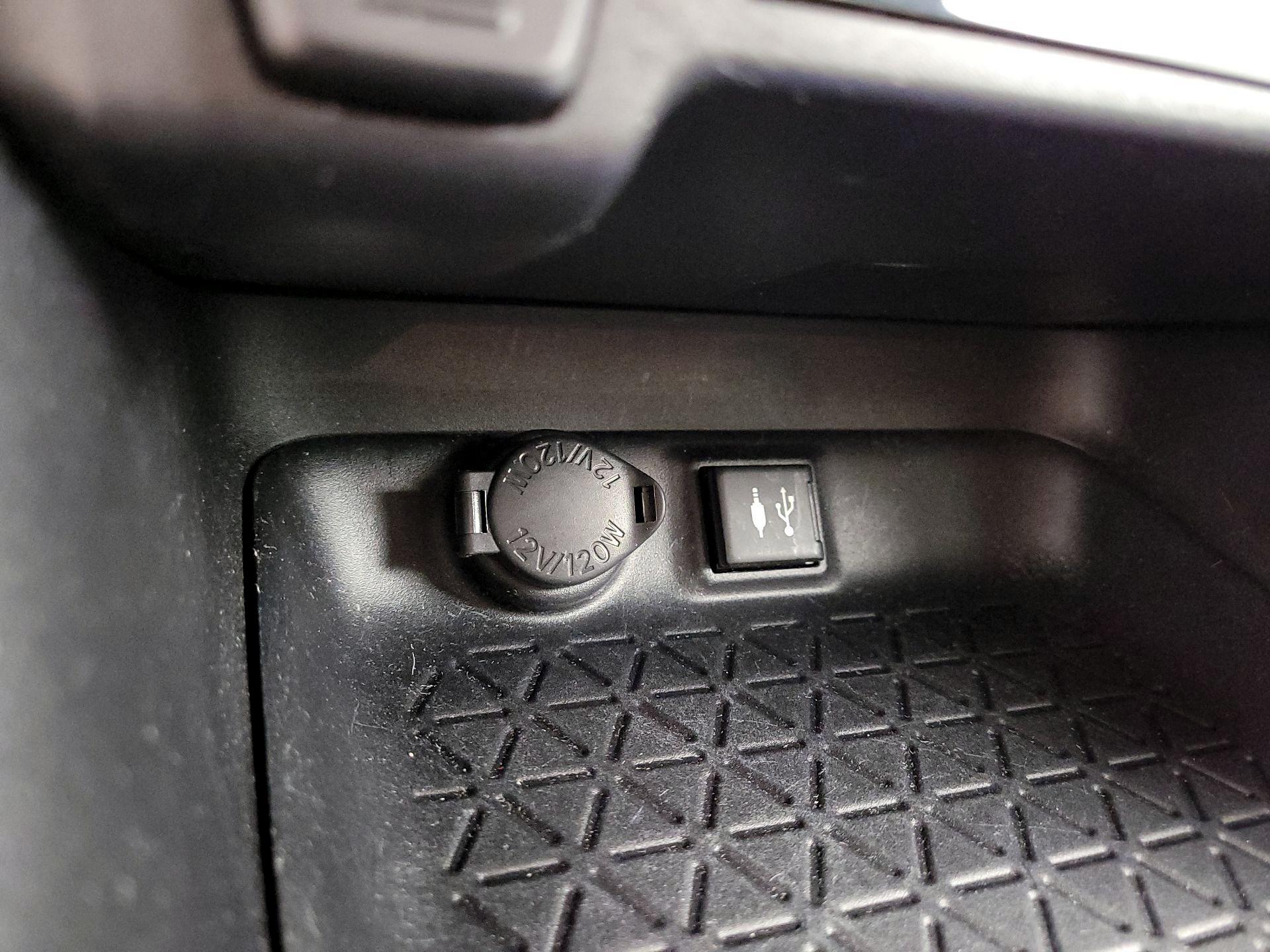 Thumbnail: 2019 Toyota RAV4 - 18