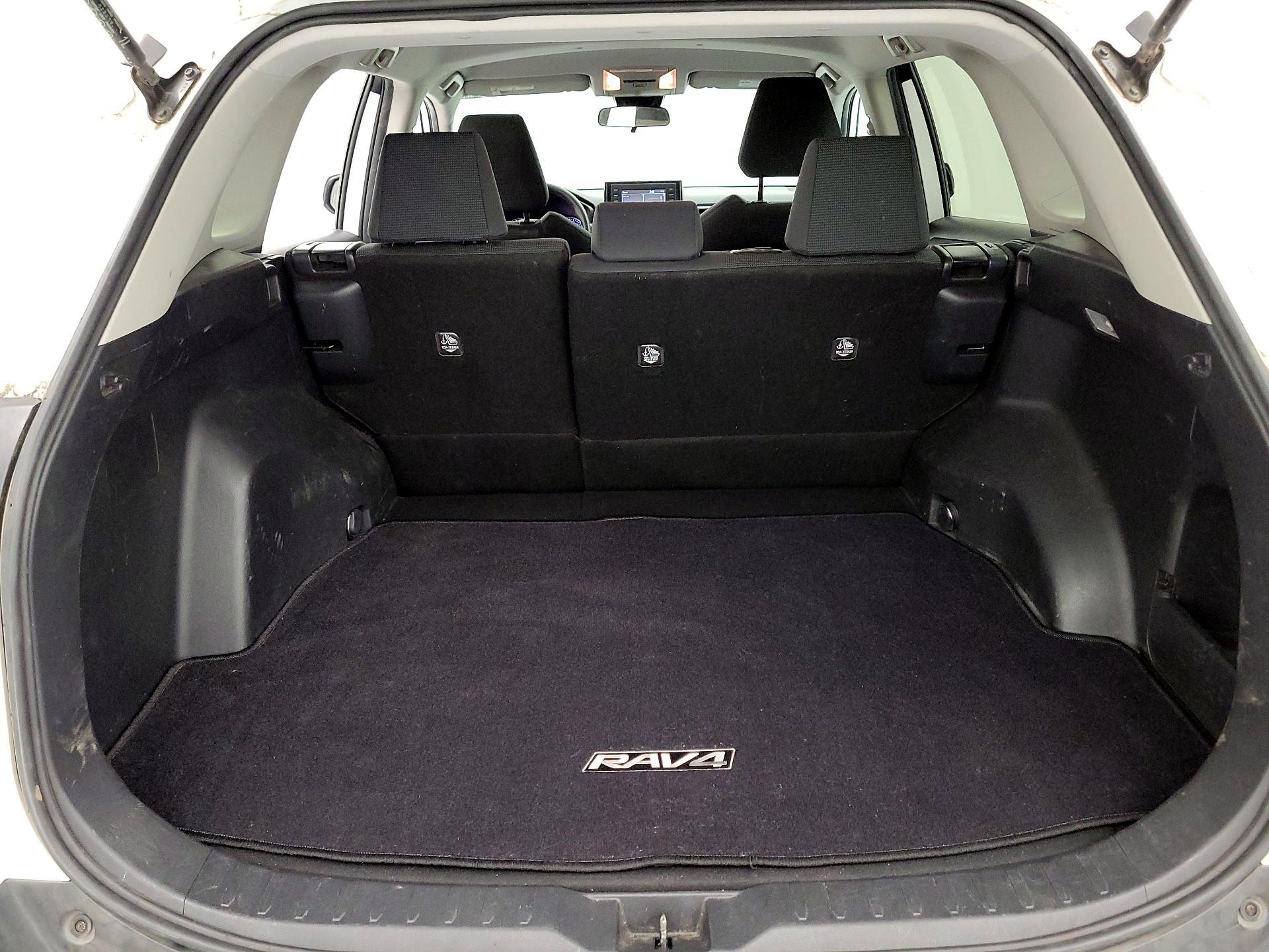 Thumbnail: 2019 Toyota RAV4 - 20