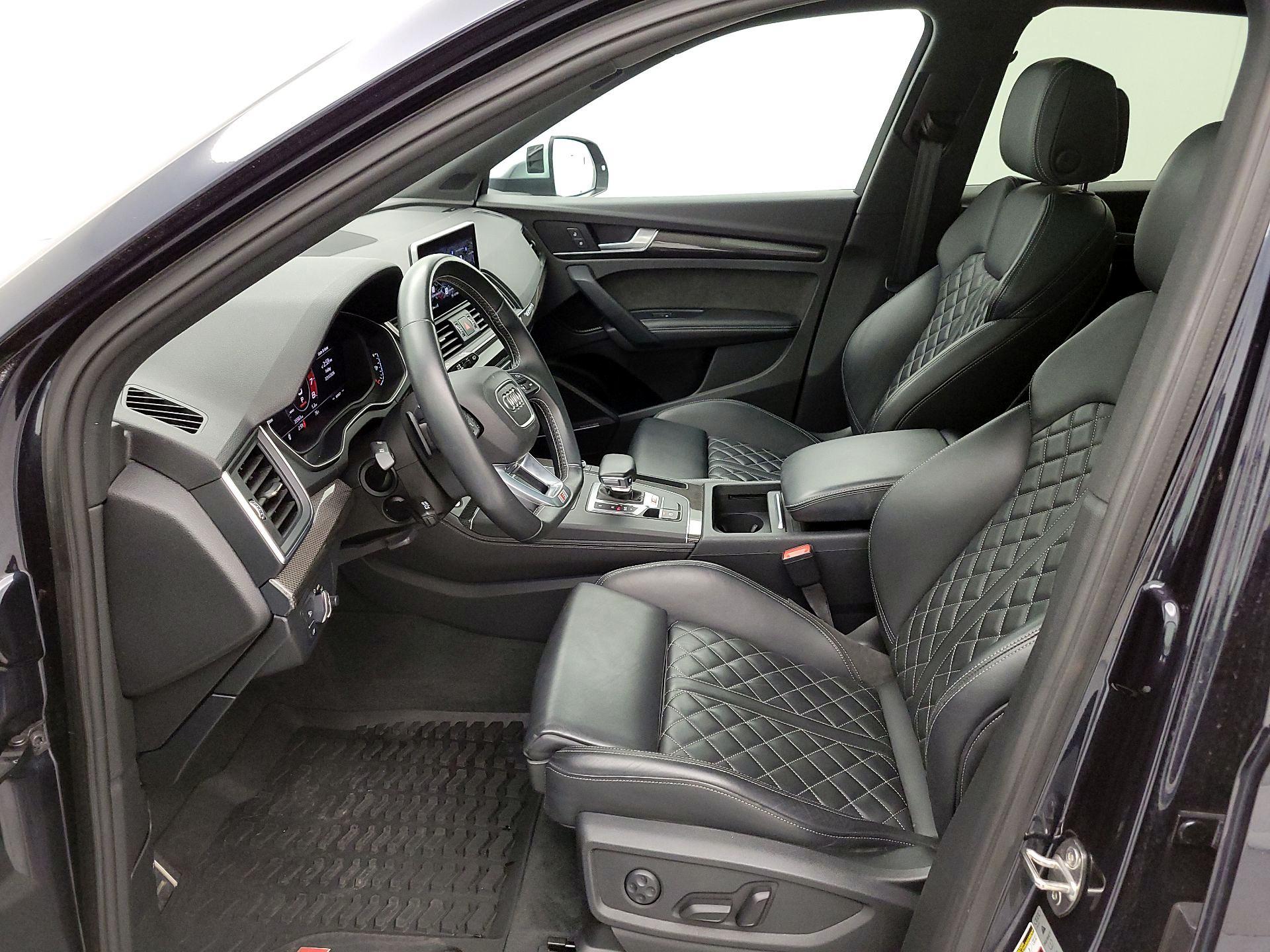 Thumbnail: 2020 Audi SQ5 - 11