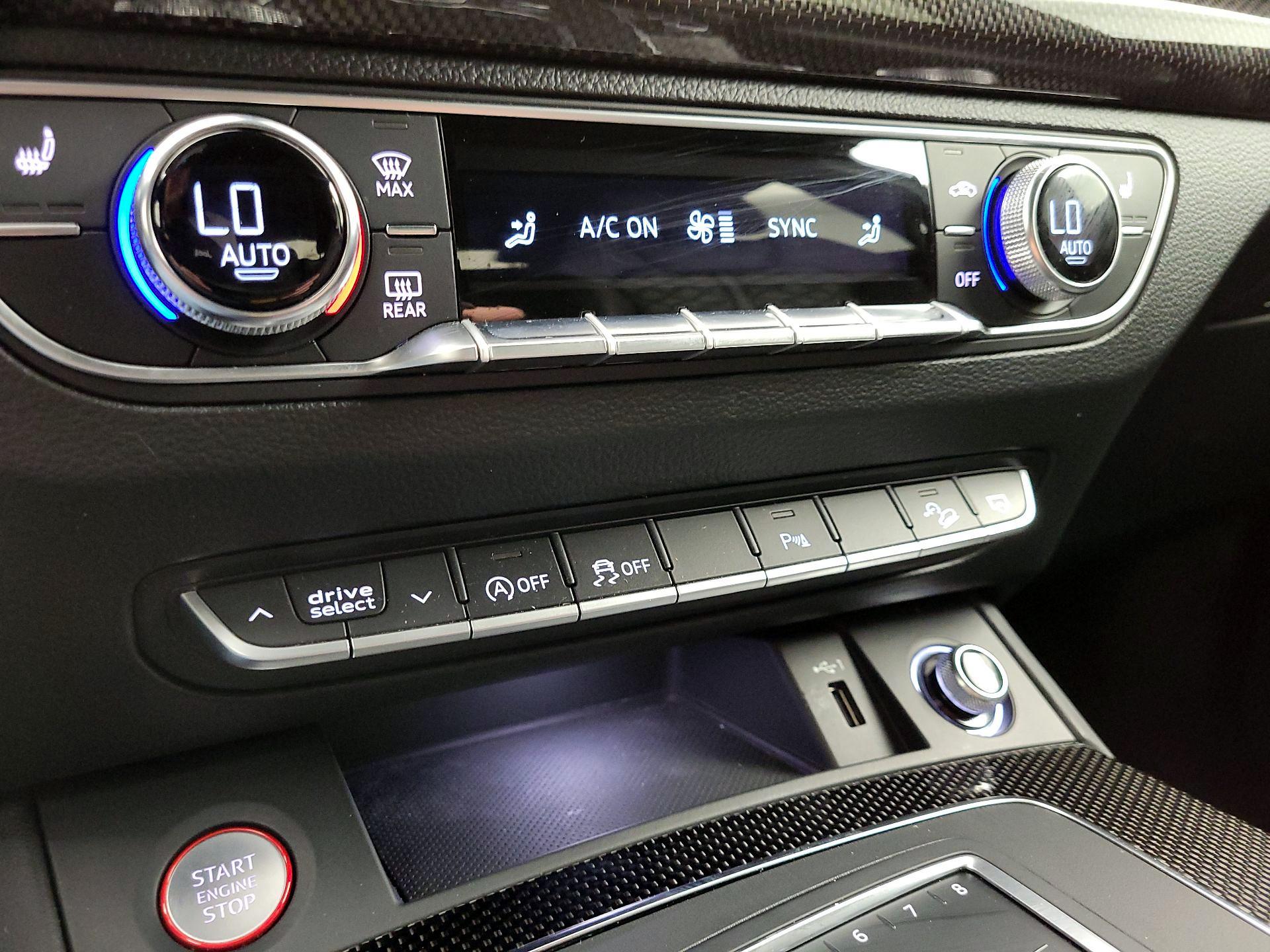 Thumbnail: 2020 Audi SQ5 - 17