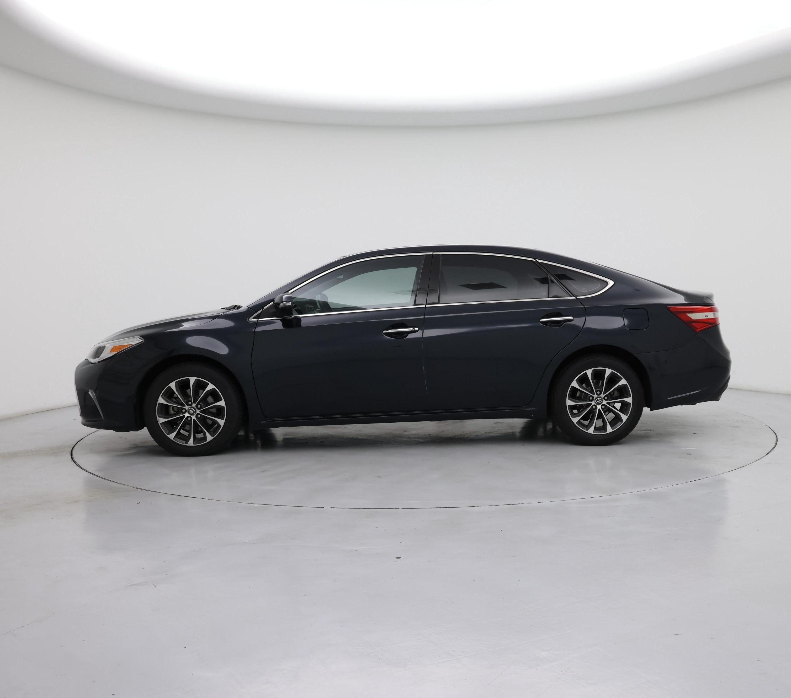 Thumbnail: 2018 Toyota Avalon - 3