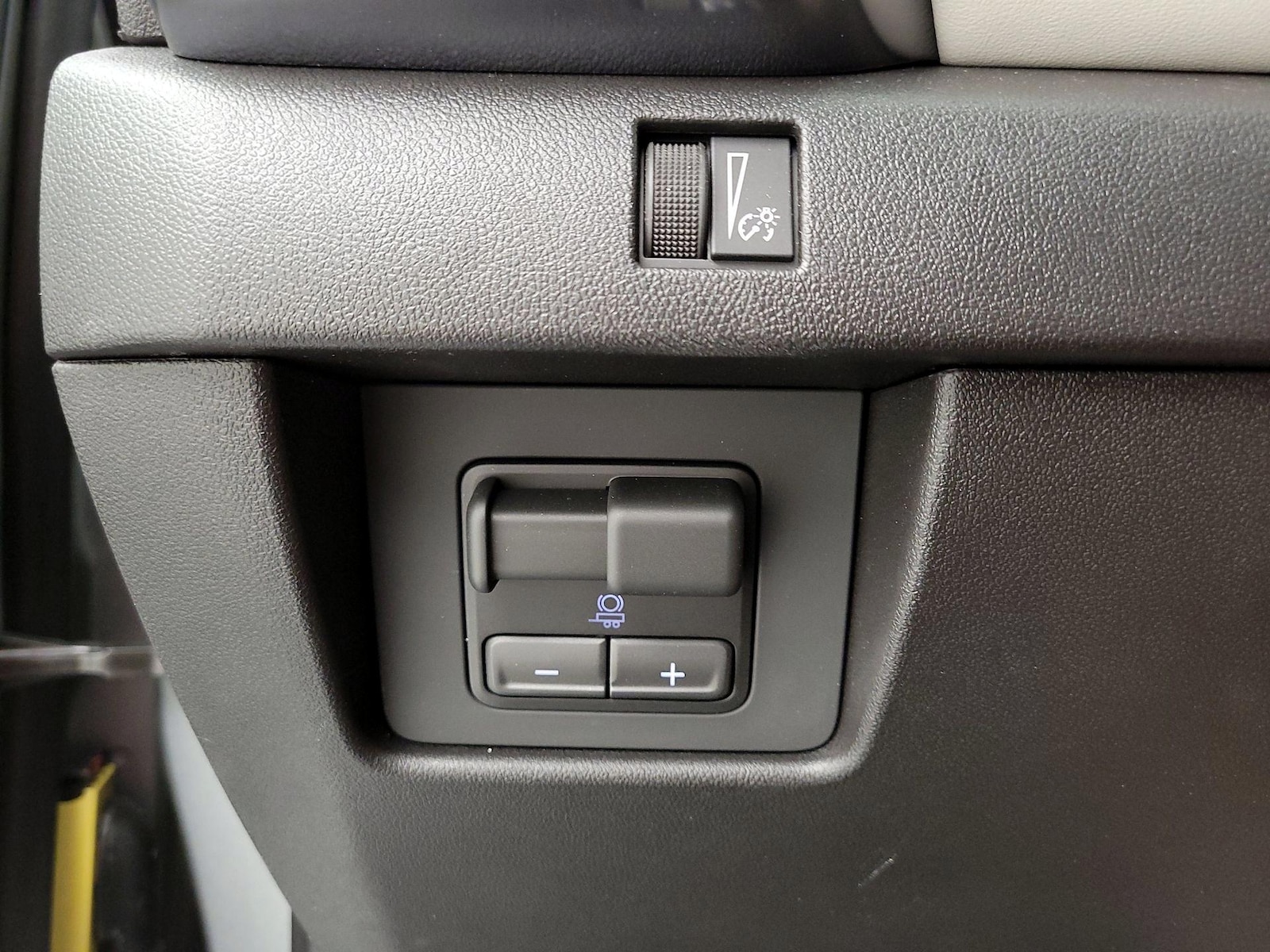 2026 GMC Canyon AT4X - Photo 14