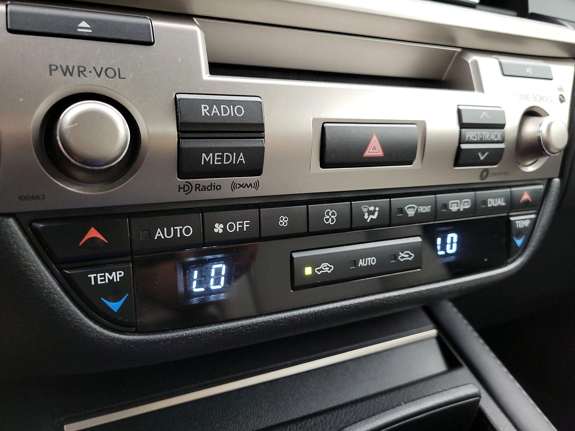 Thumbnail: 2018 Lexus ES - 16