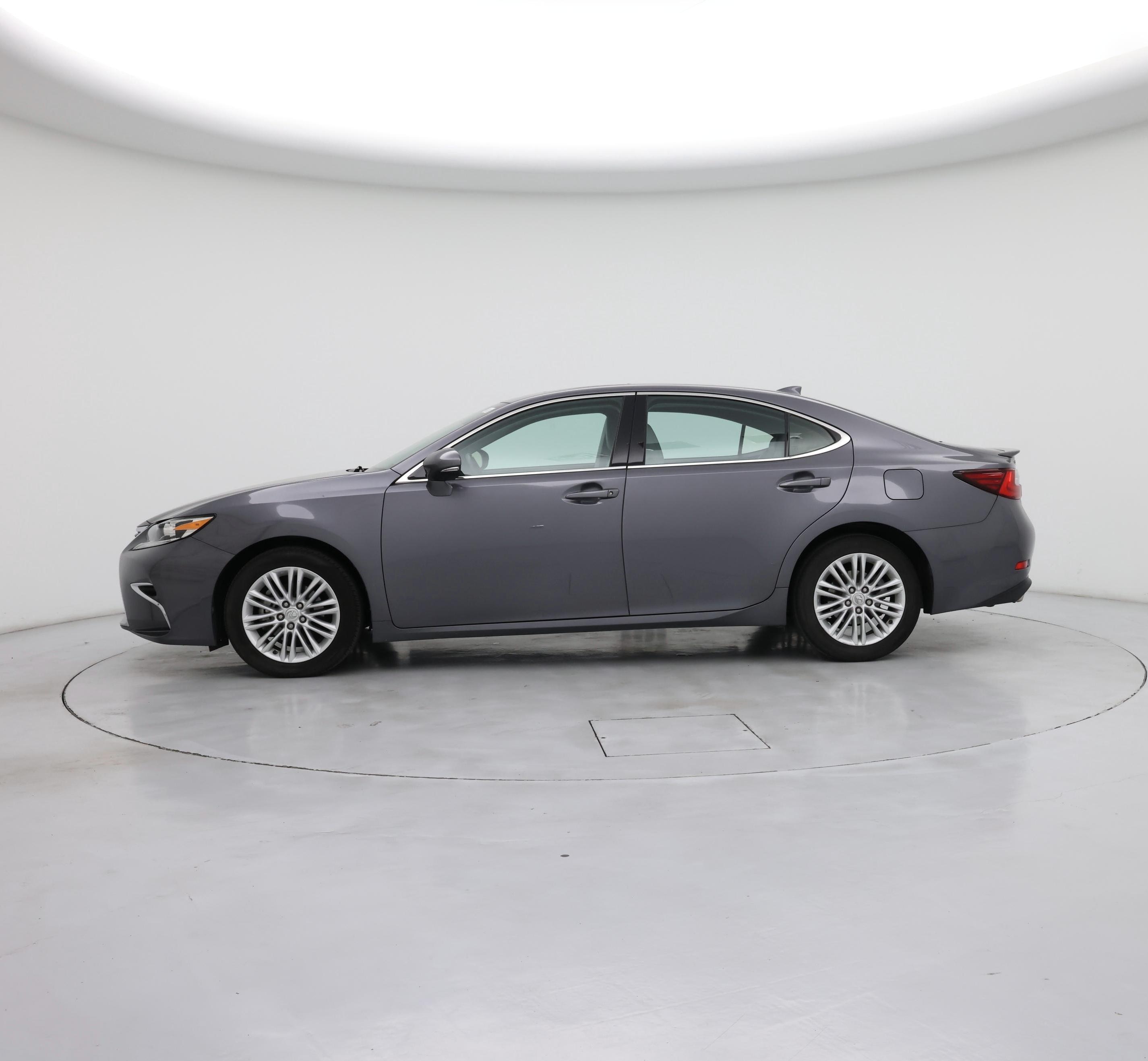 Thumbnail: 2018 Lexus ES - 3