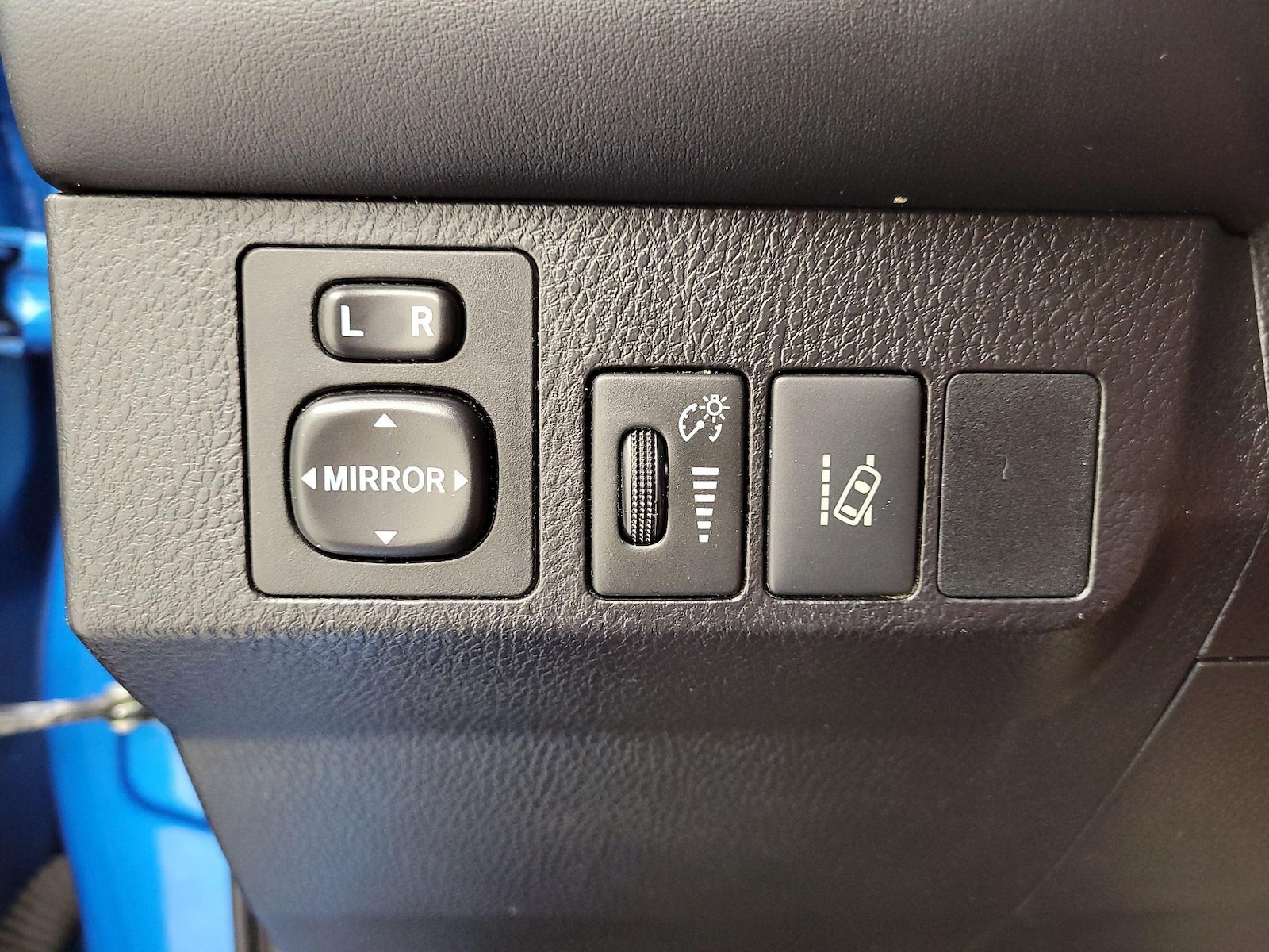 2017 Toyota RAV4 Limited - Photo 14