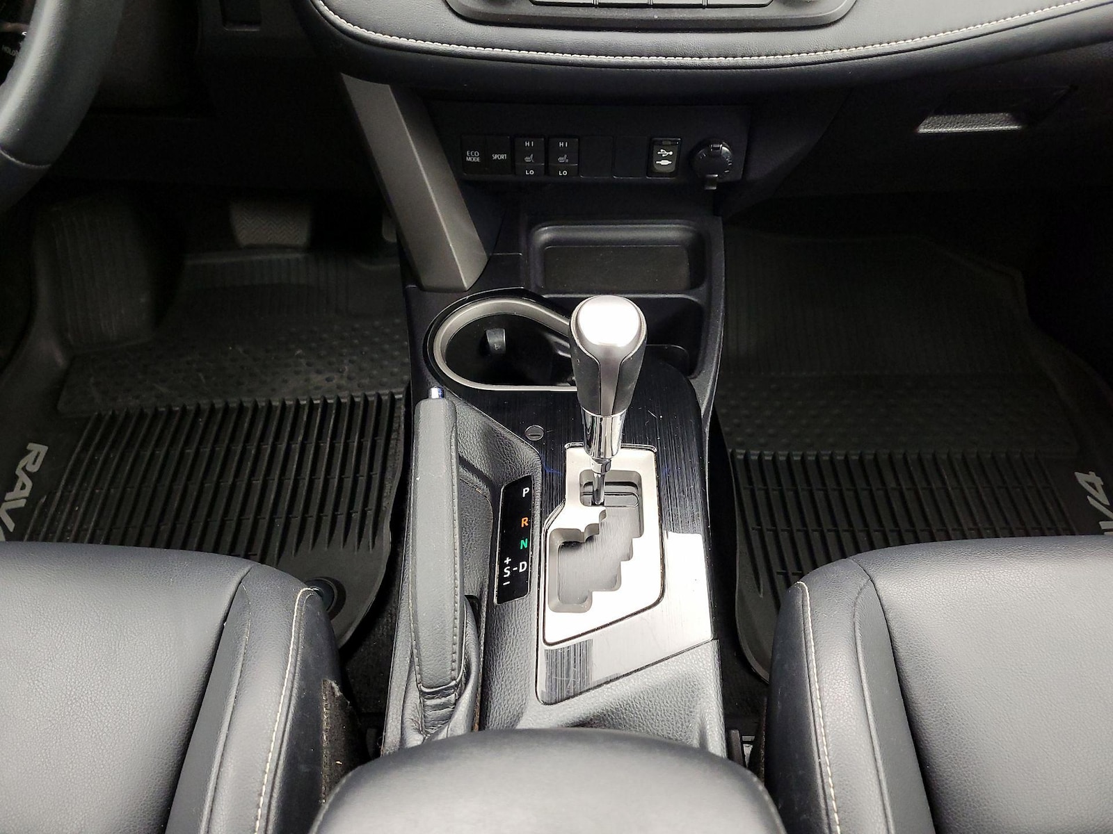 2017 Toyota RAV4 Limited - Photo 19