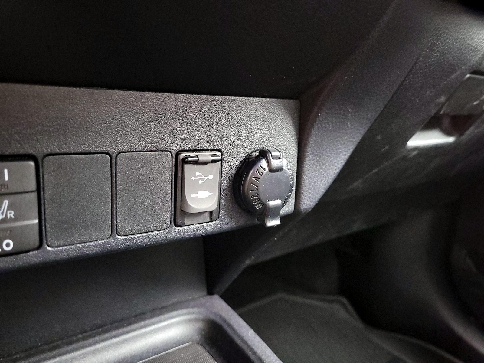 2017 Toyota RAV4 Limited - Photo 20