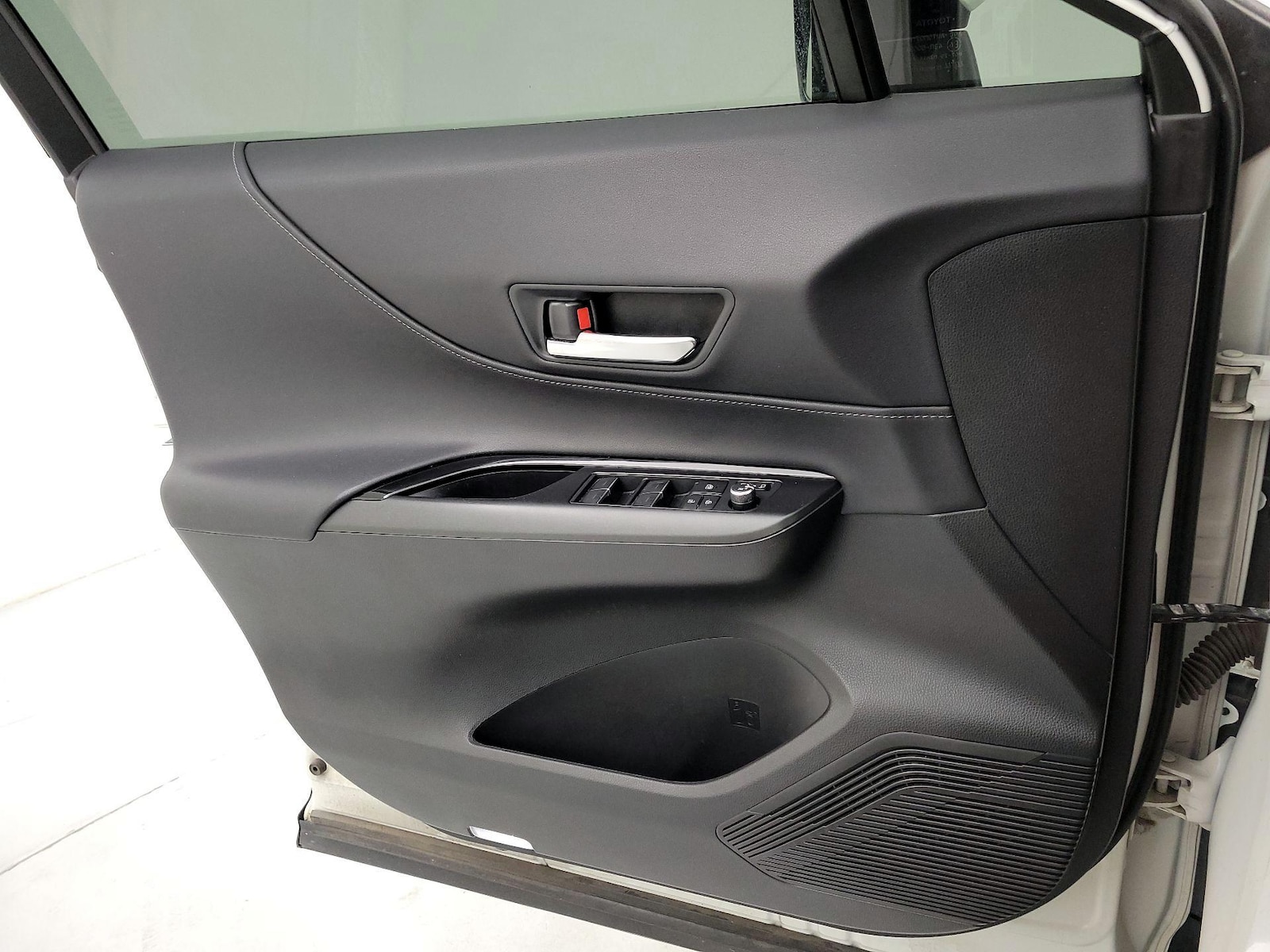 2021 Toyota Venza LE - Photo 13