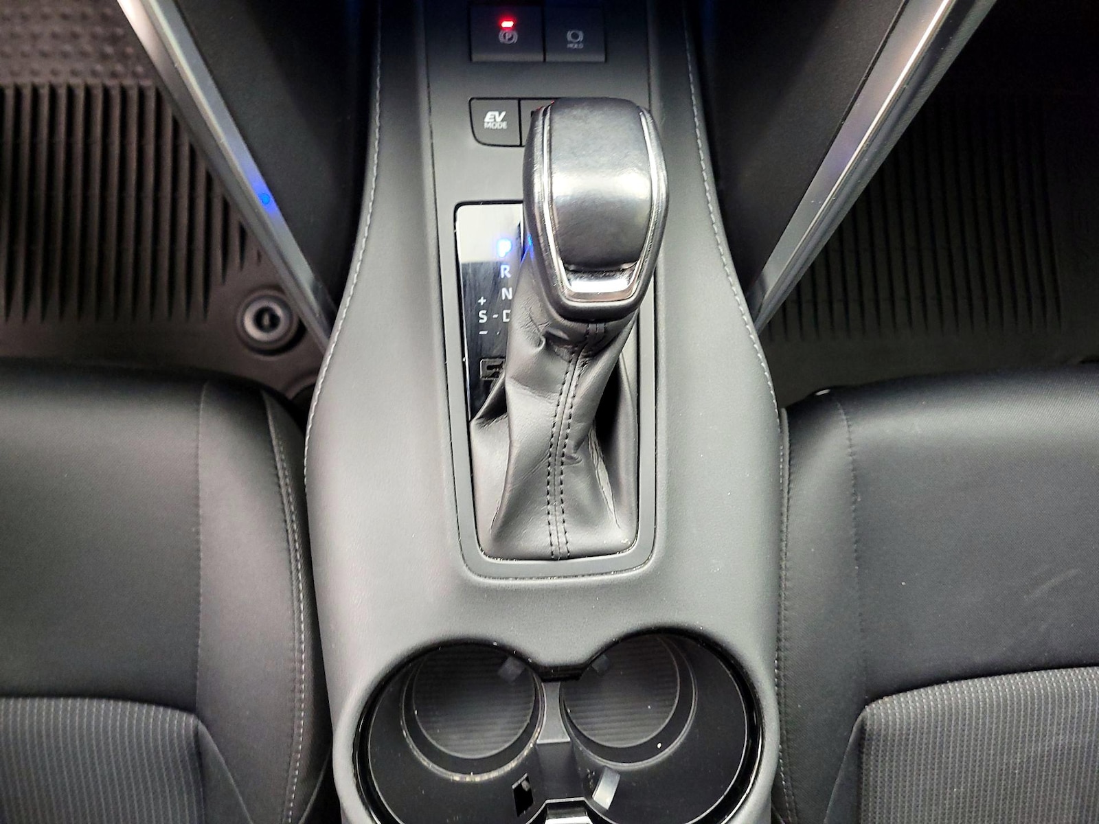 2021 Toyota Venza LE - Photo 18