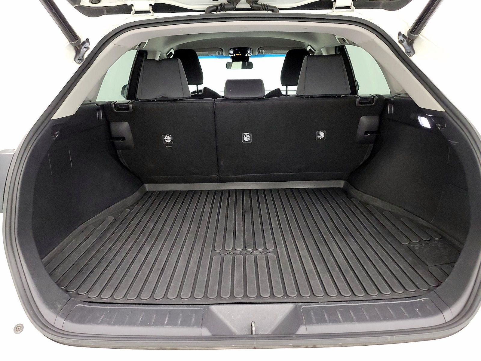 2021 Toyota Venza LE - Photo 21